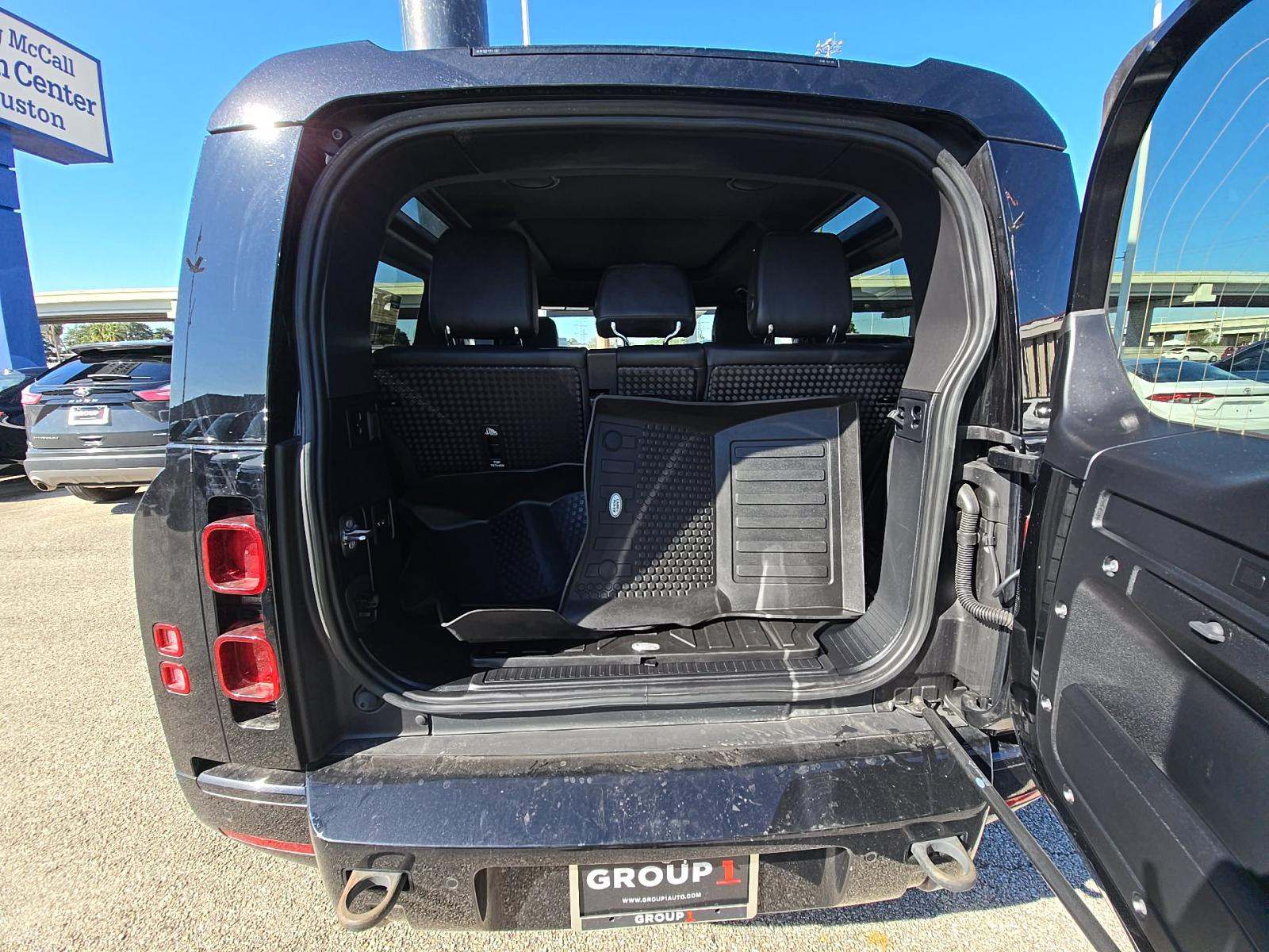 2023 Land Rover Defender 90 X-Dynamic SE AWD