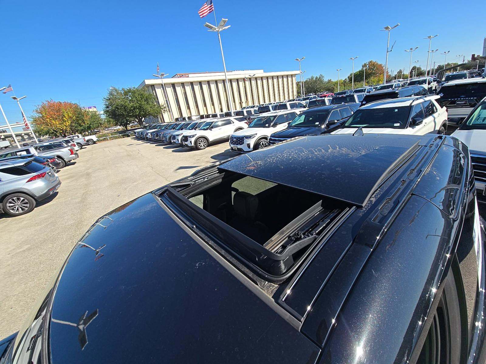 2023 Land Rover Defender 90 X-Dynamic SE AWD