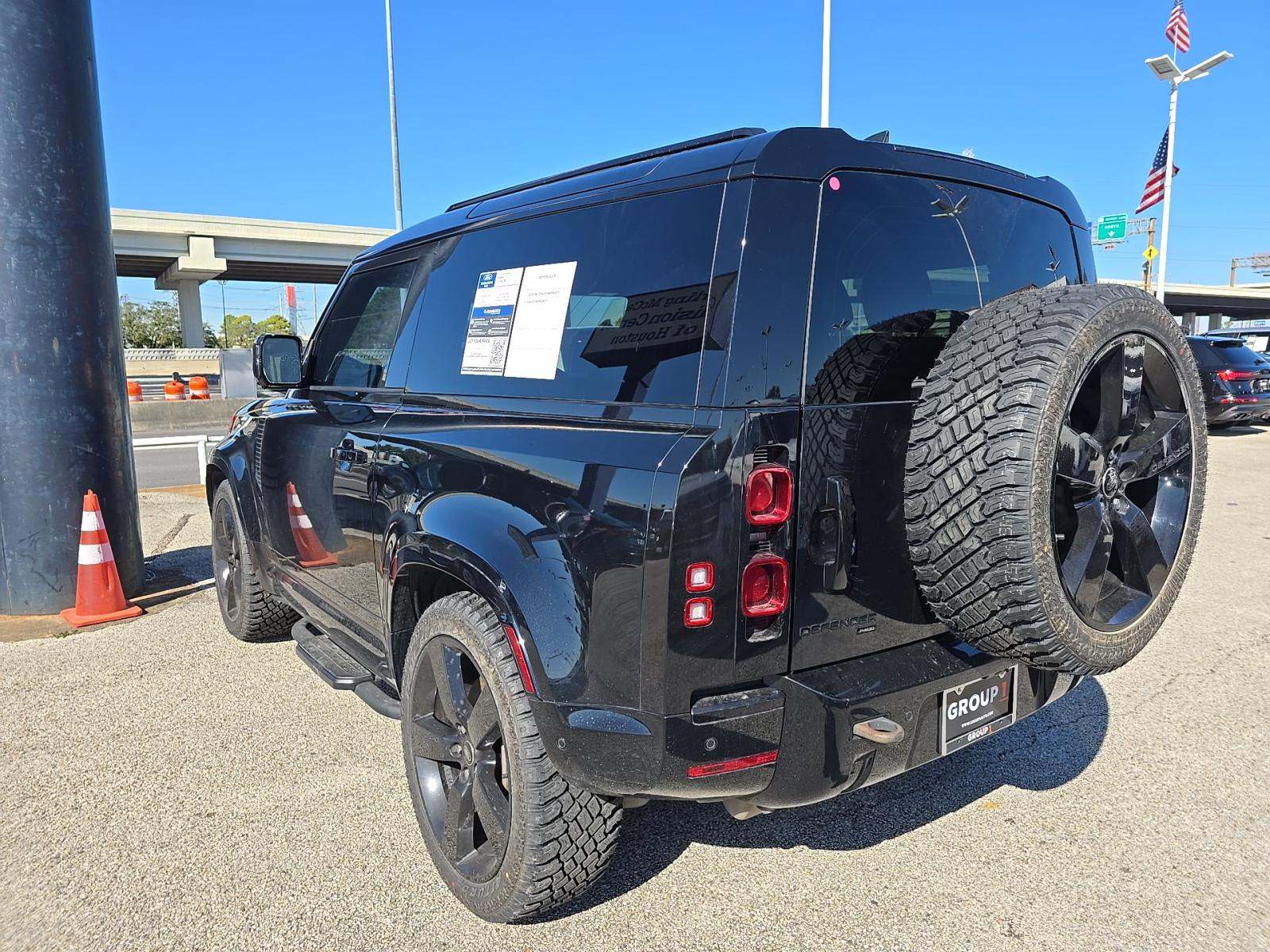 2023 Land Rover Defender 90 X-Dynamic SE AWD