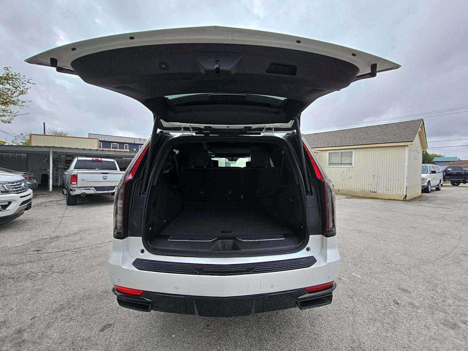 2022 Cadillac Escalade ESV Sport Platinum AWD