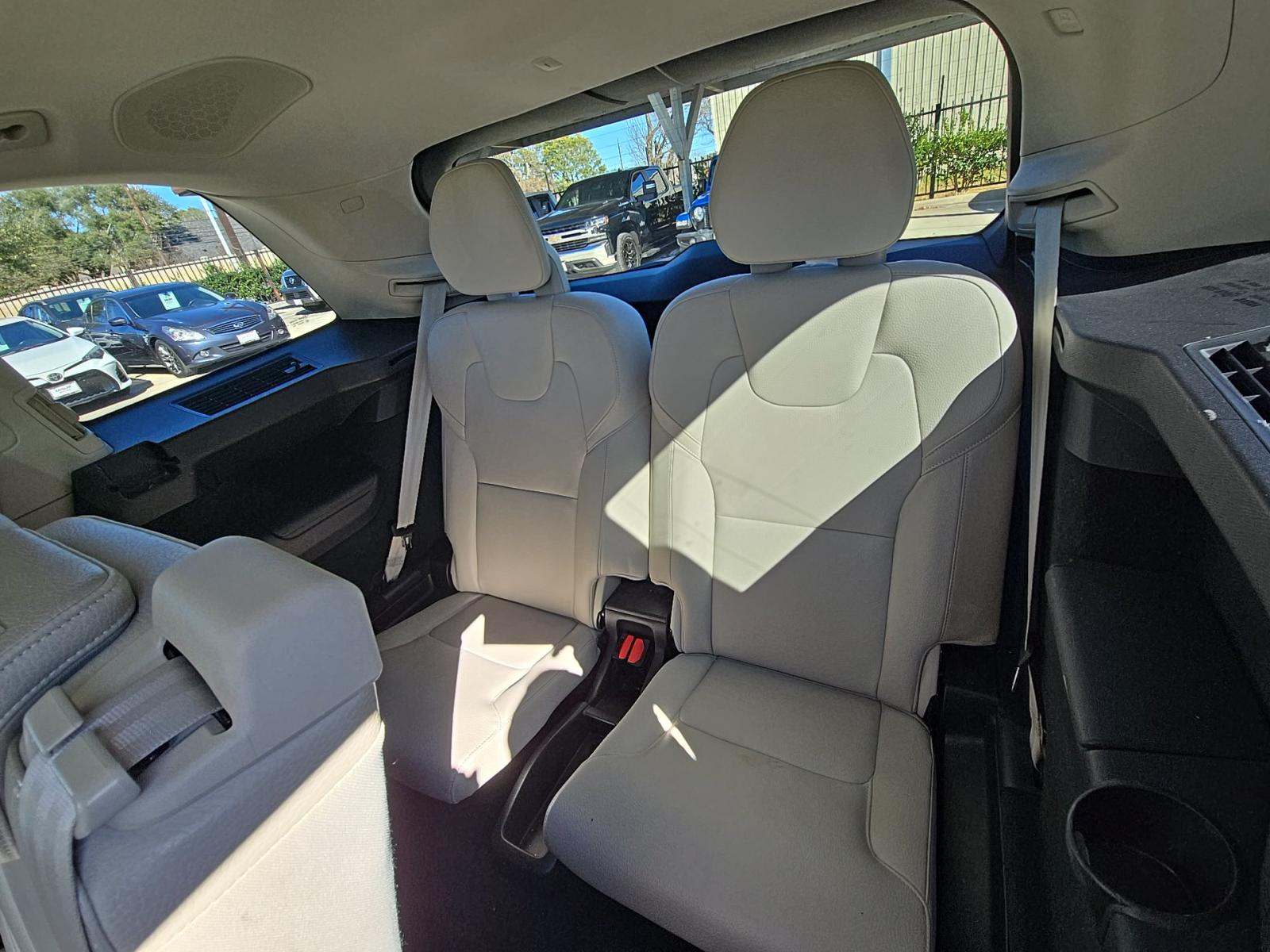 2018 Volvo XC90 T5 Momentum FWD