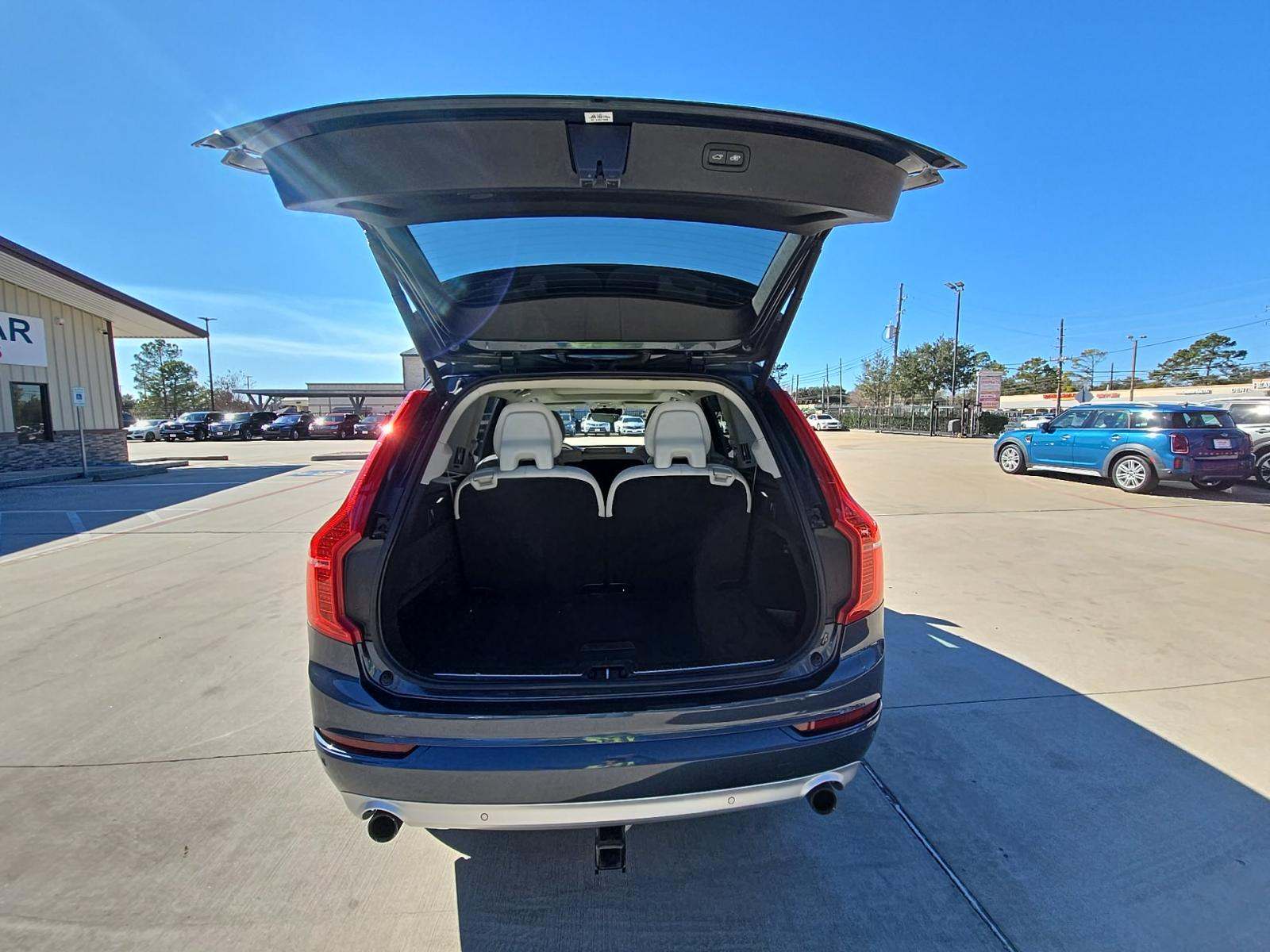 2018 Volvo XC90 T5 Momentum FWD