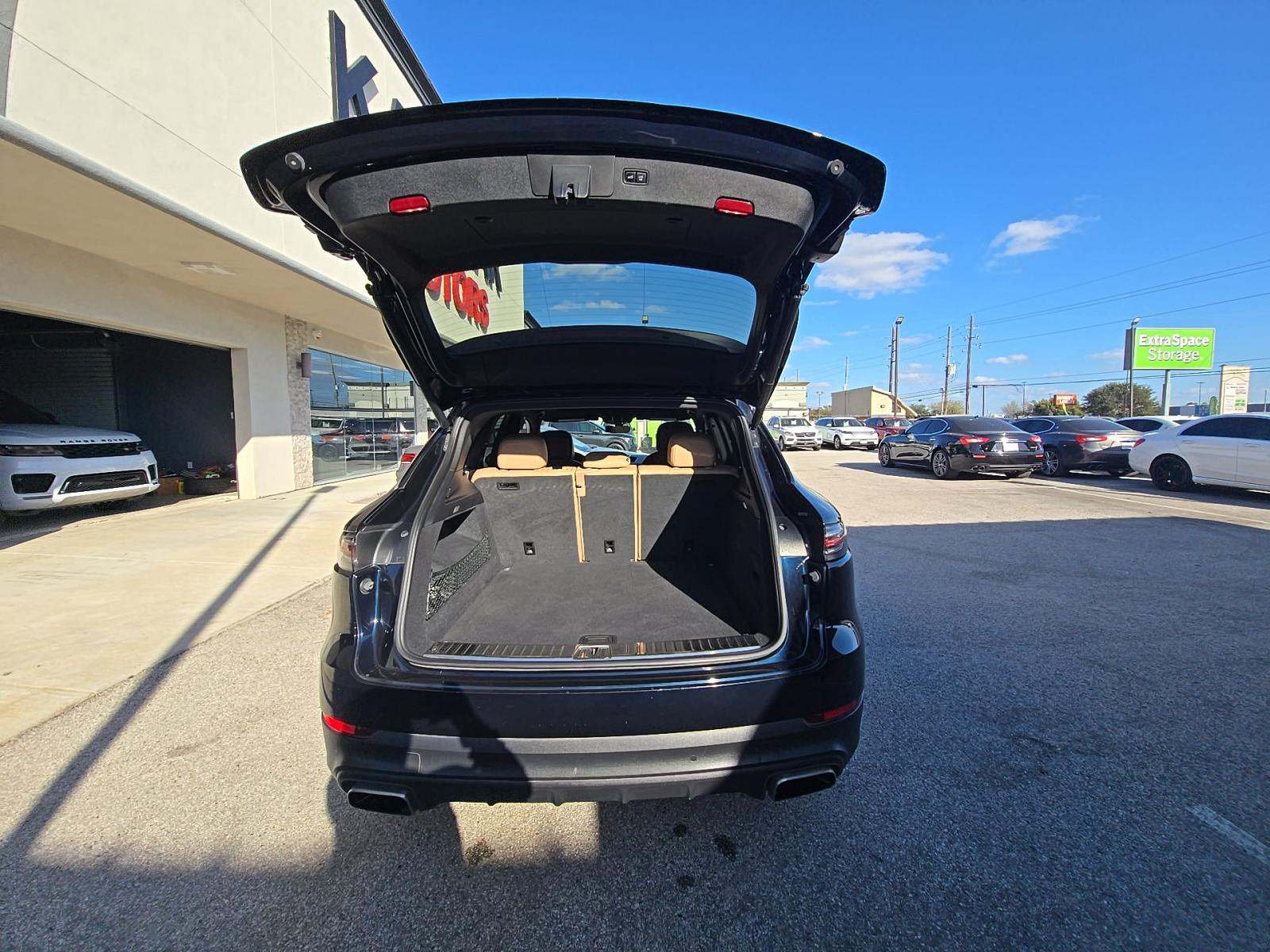 PORSCHE CAYENNE - 10