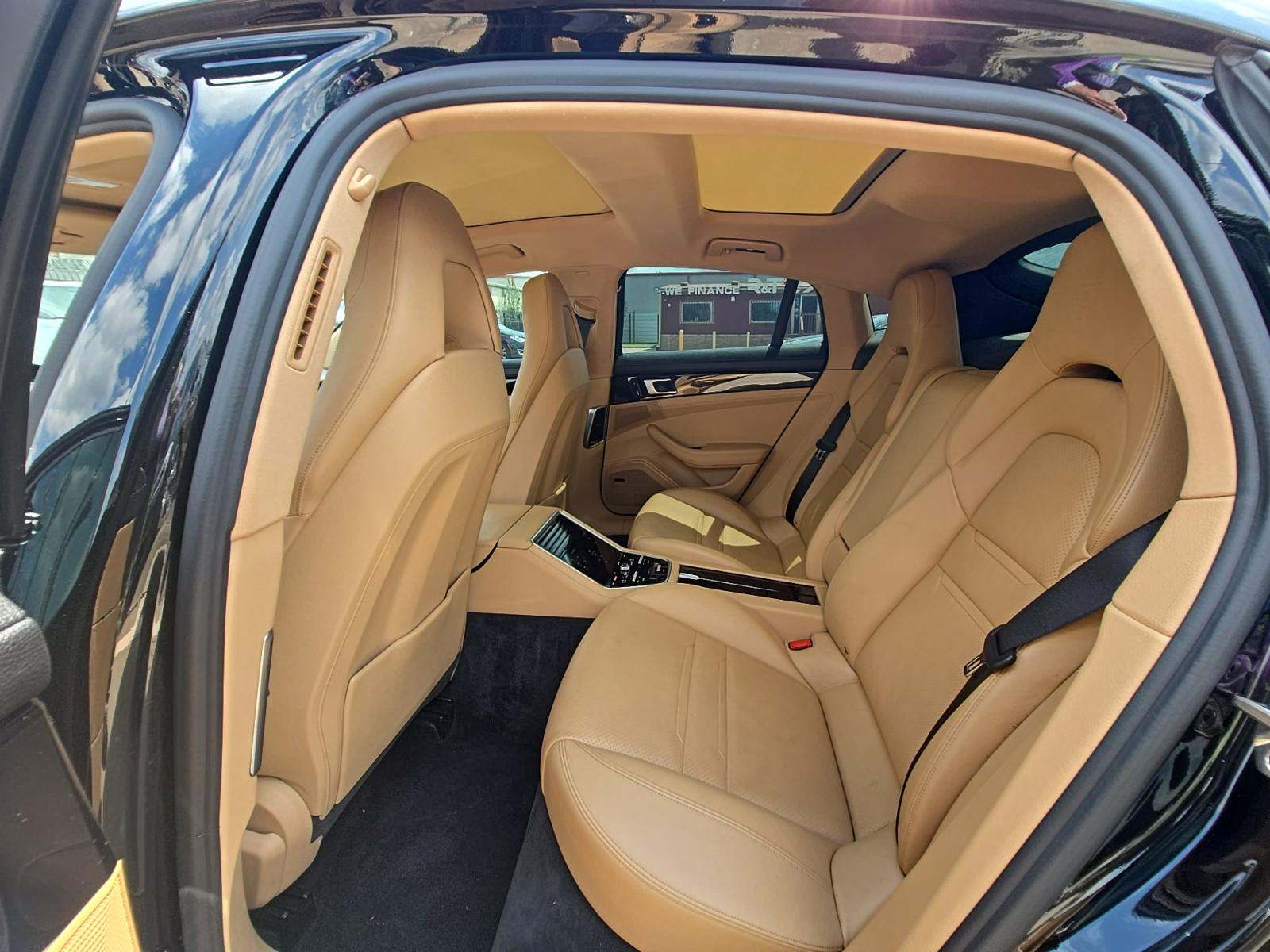 2017 Porsche Panamera Base RWD