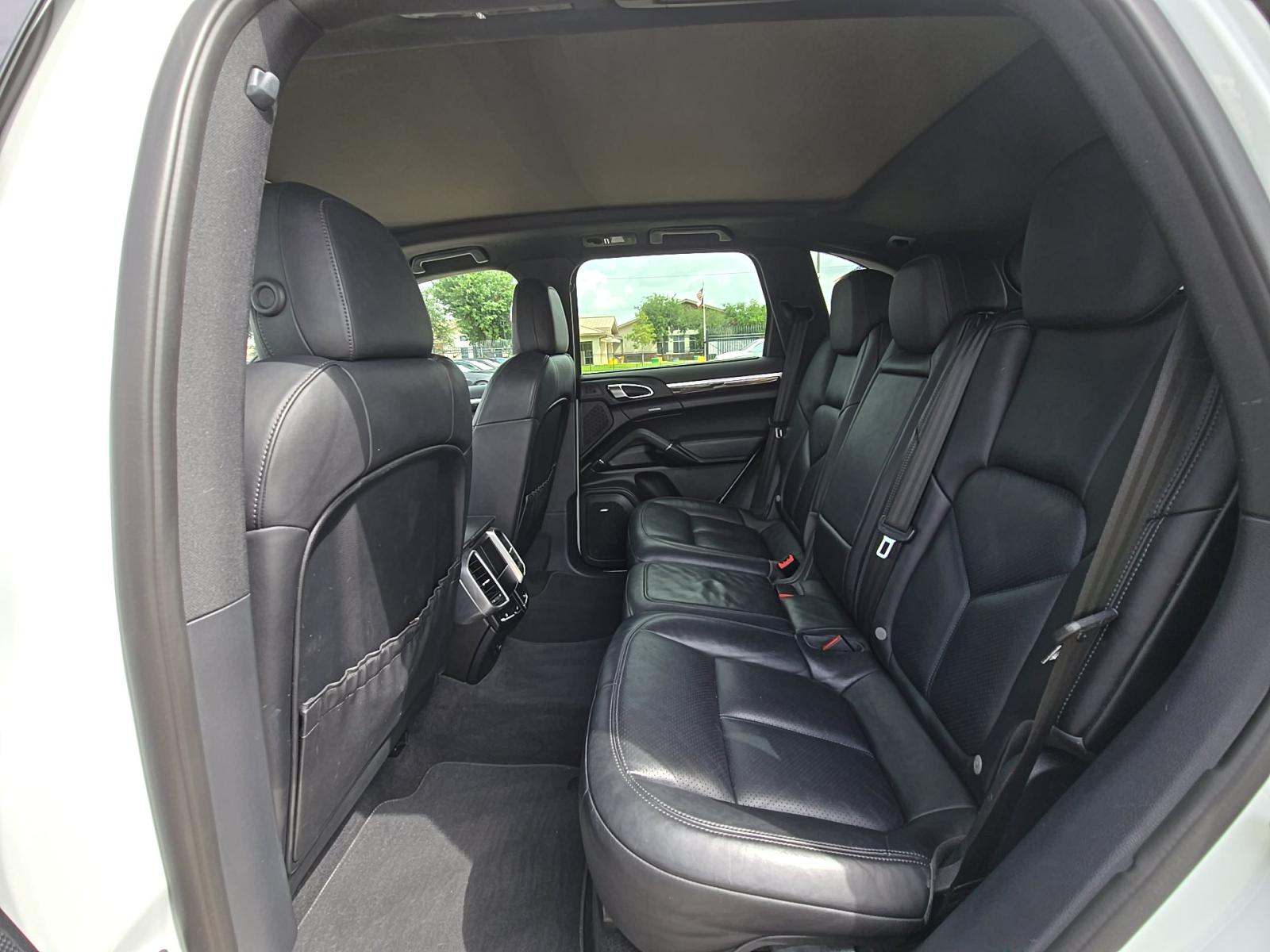 PORSCHE CAYENNE - 9