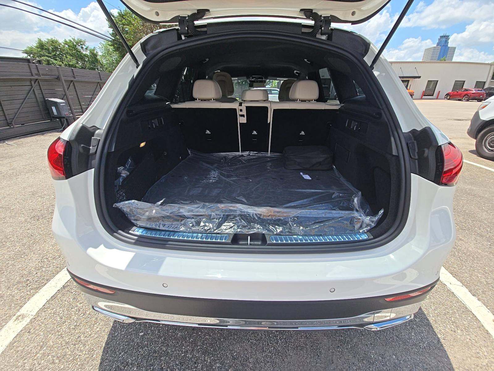 MERCEDES-BENZ GLC - 10