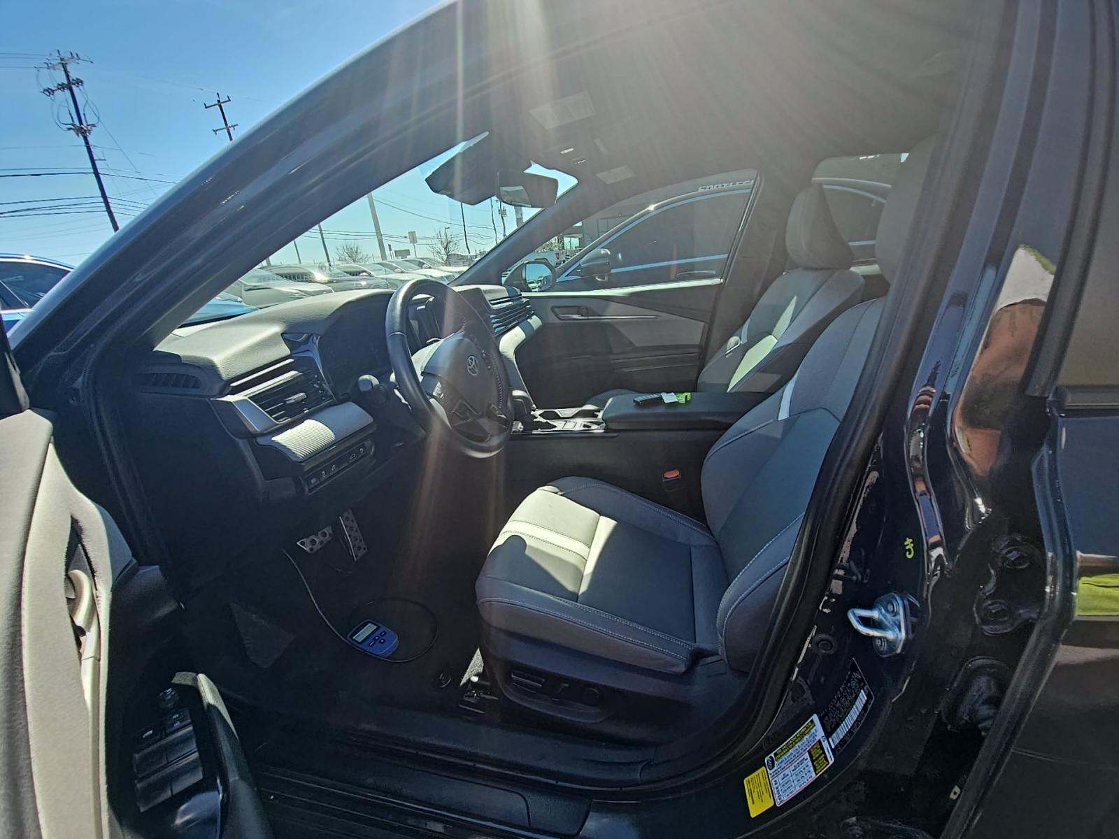 2025 Toyota Camry SE FWD