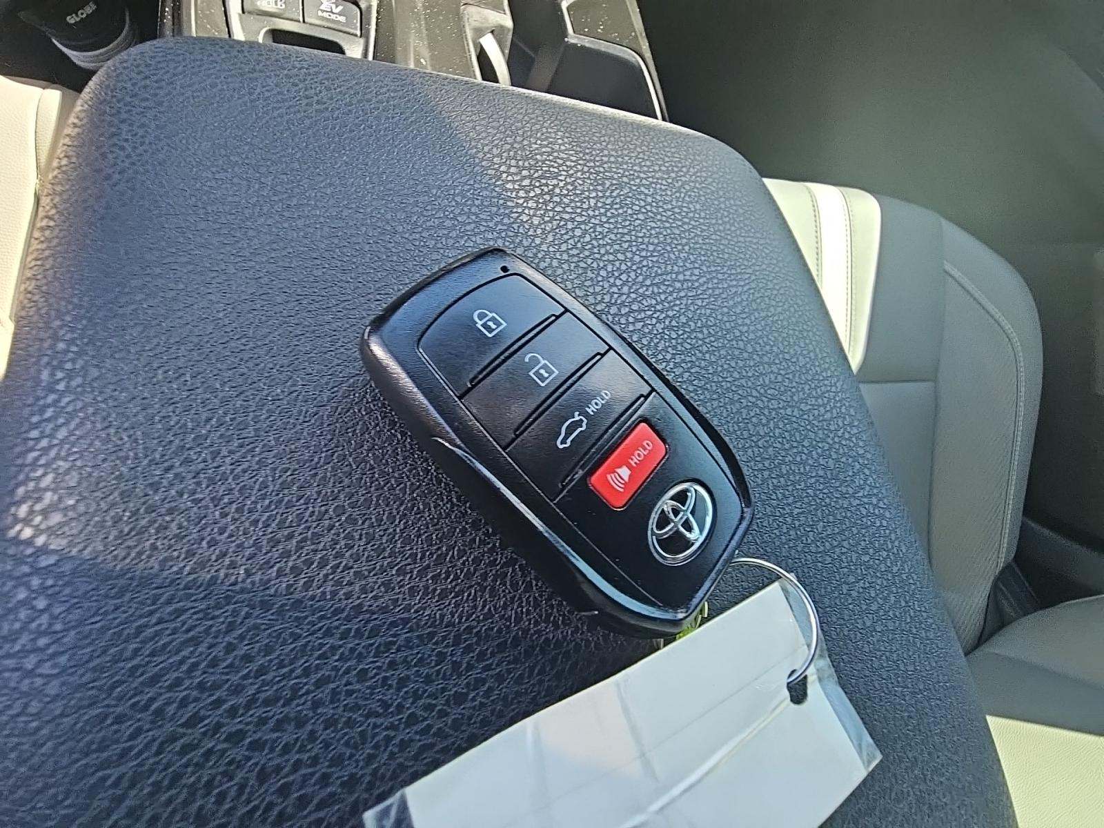 2025 Toyota Camry SE FWD