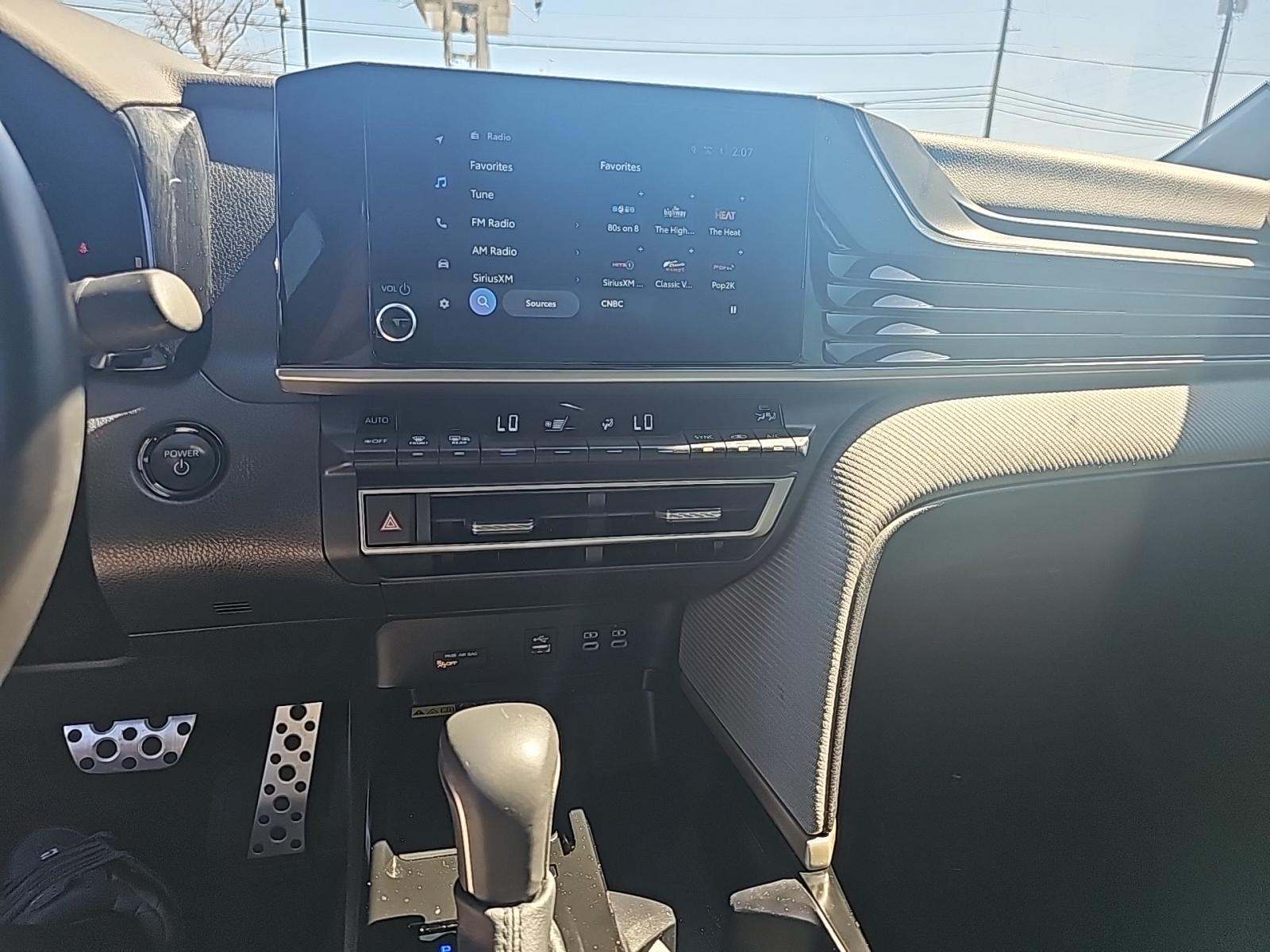 2025 Toyota Camry SE FWD