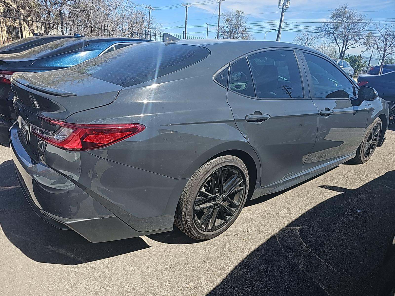 2025 Toyota Camry SE FWD