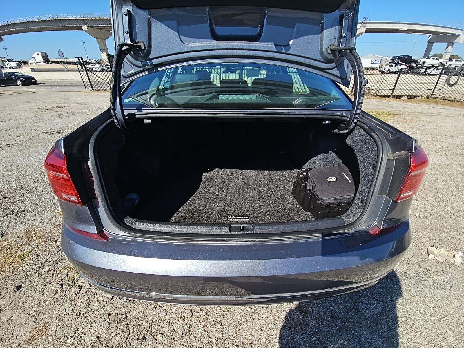 2016 Volkswagen Passat 1.8T SEL FWD