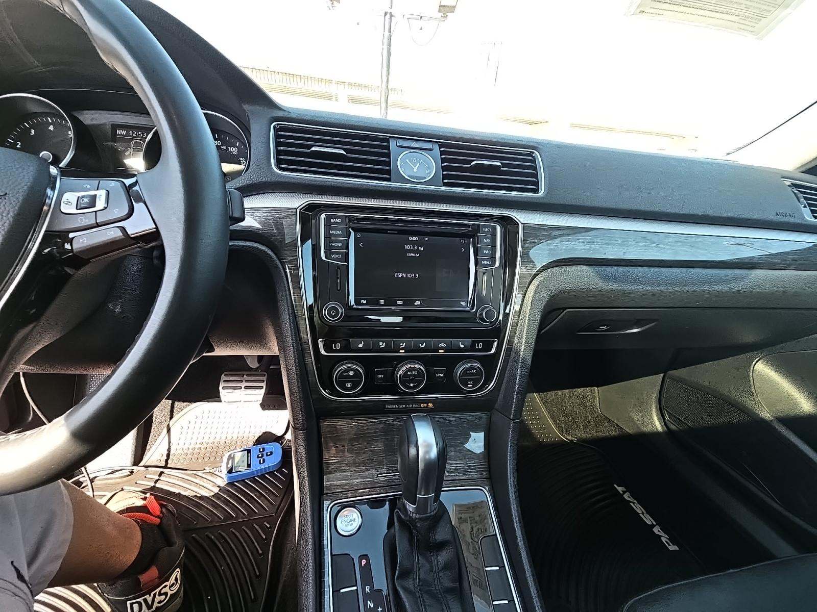 2016 Volkswagen Passat 1.8T SEL FWD