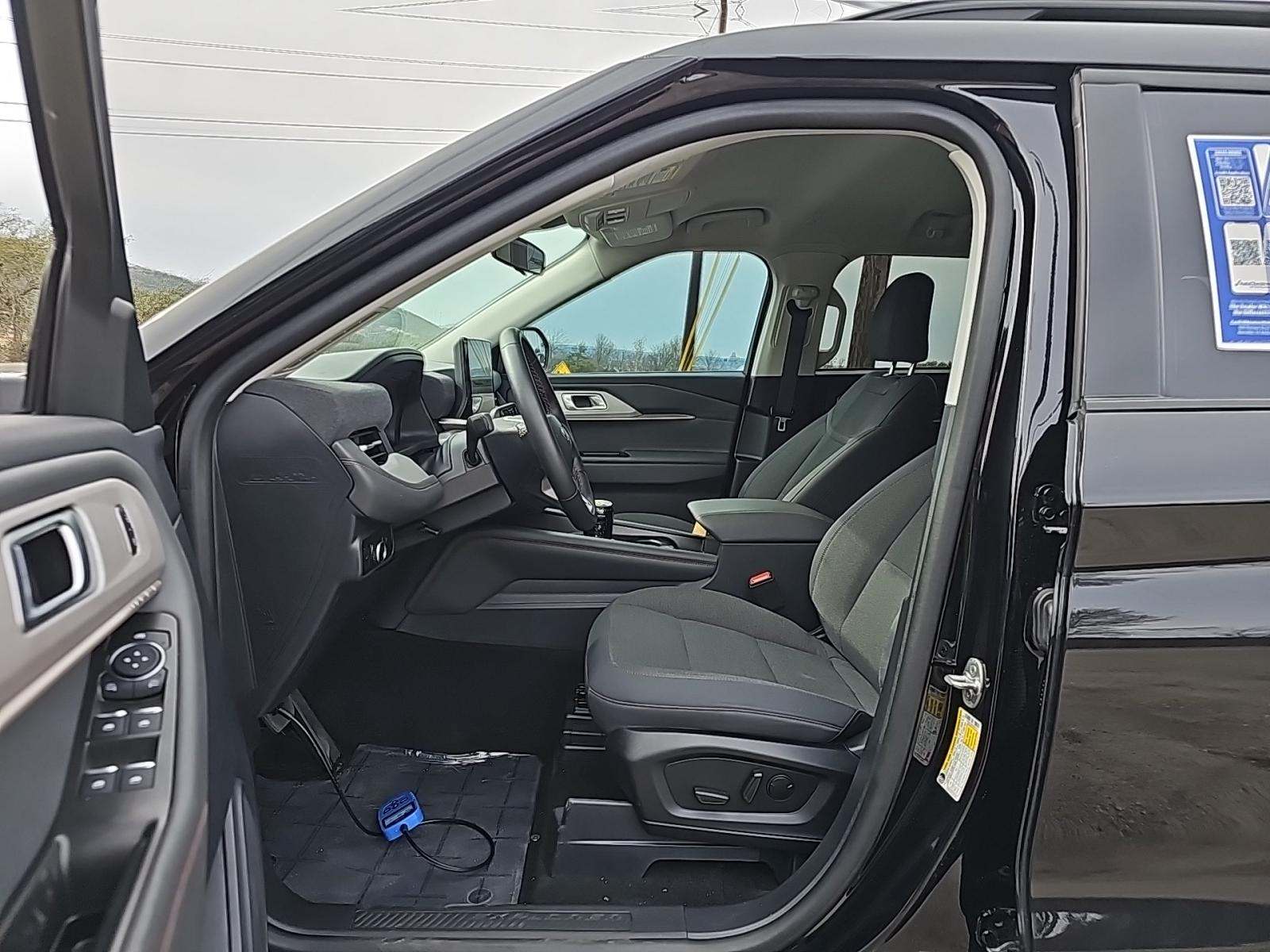 2025 Ford Explorer Active RWD