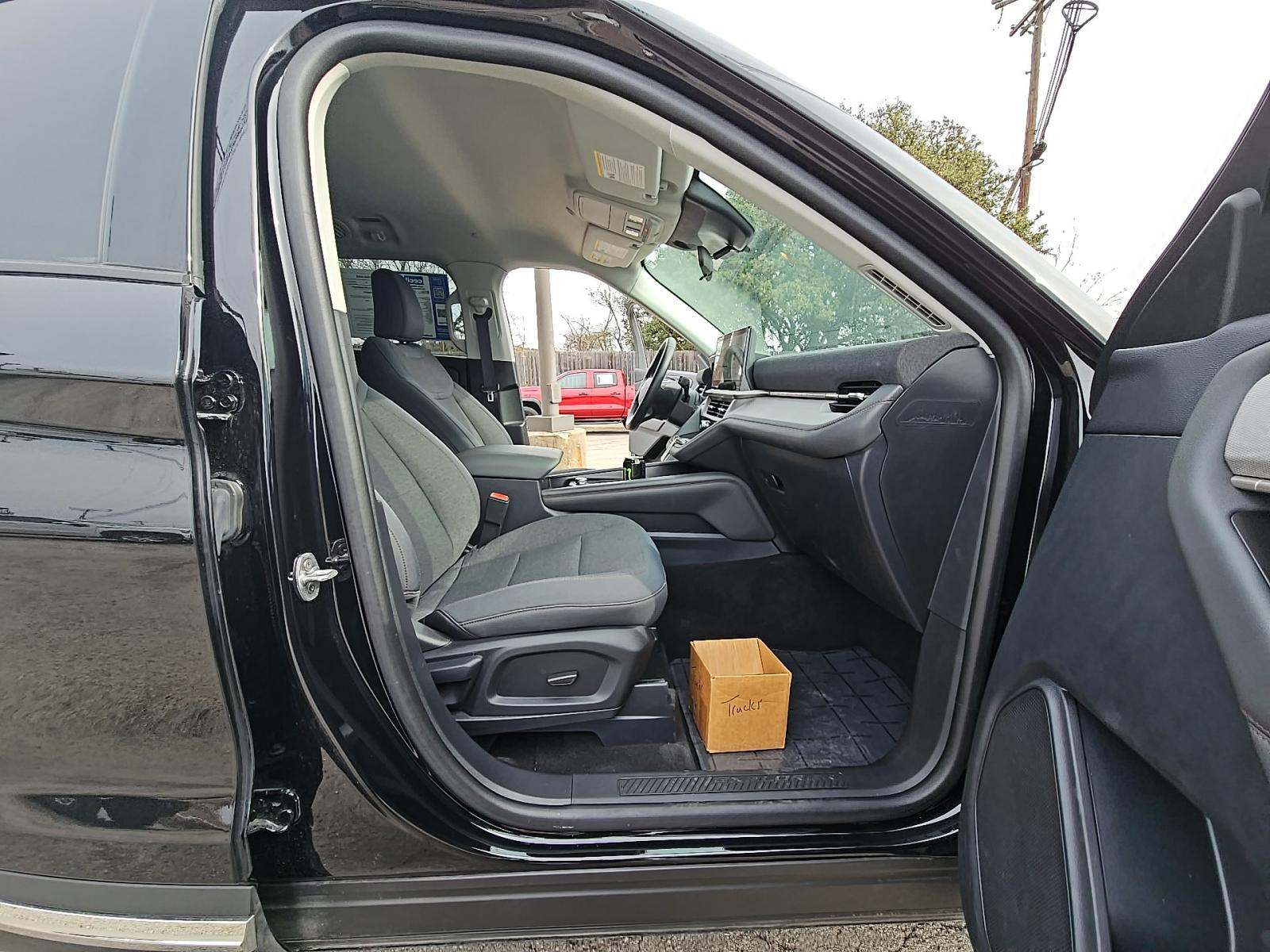 2025 Ford Explorer Active RWD