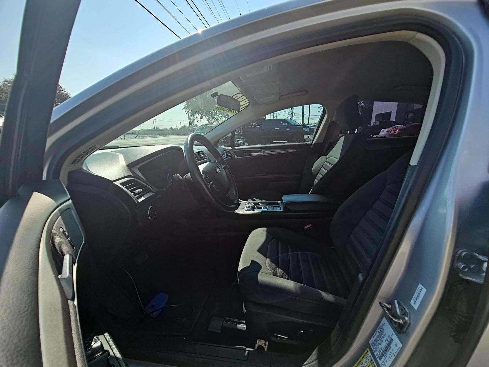 2017 Ford Fusion SE FWD