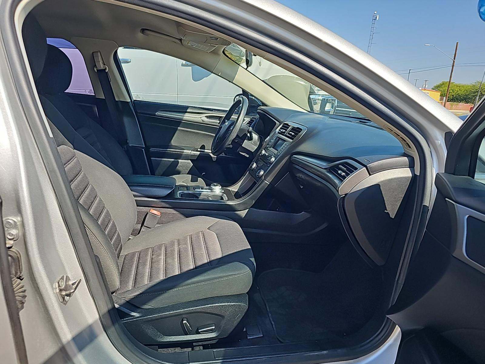 2017 Ford Fusion SE FWD