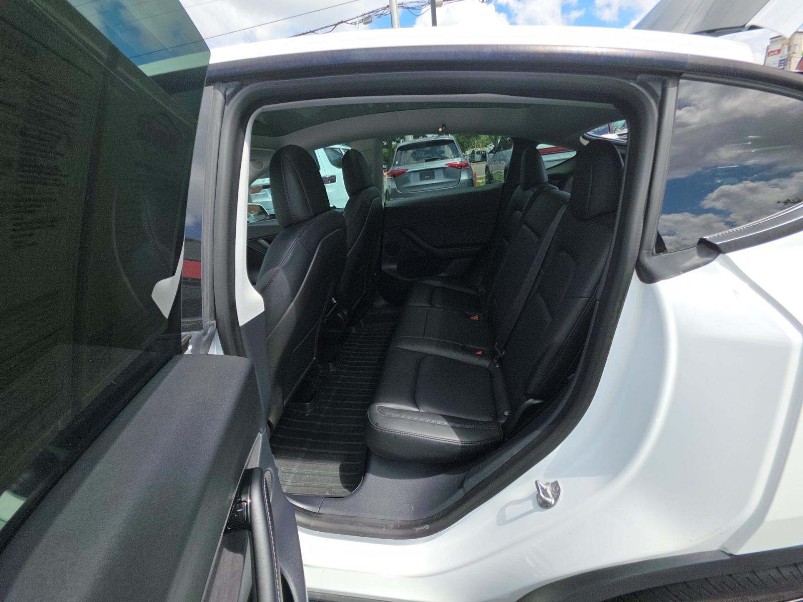 TESLA MODEL Y - 9