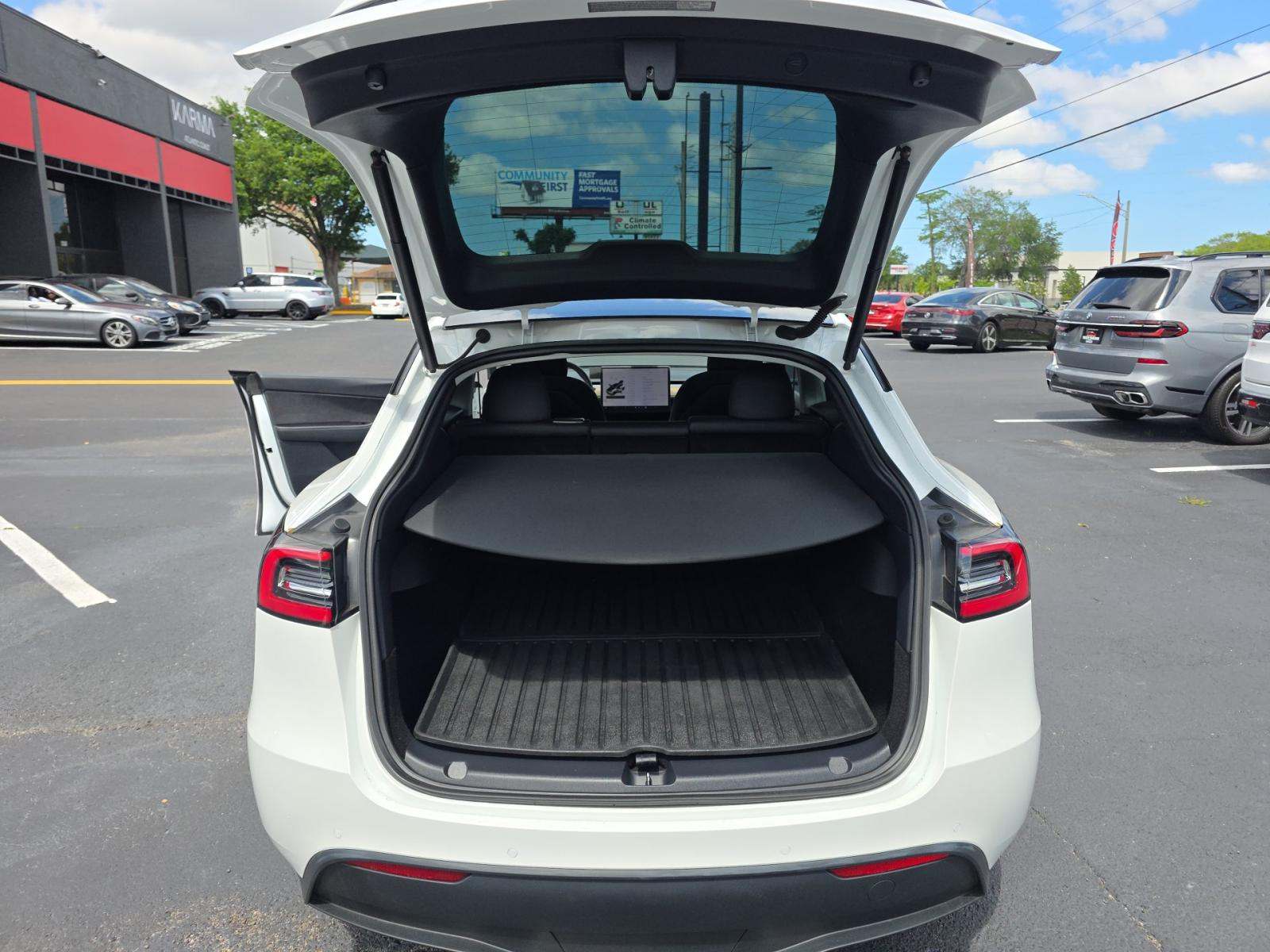 TESLA MODEL Y - 10