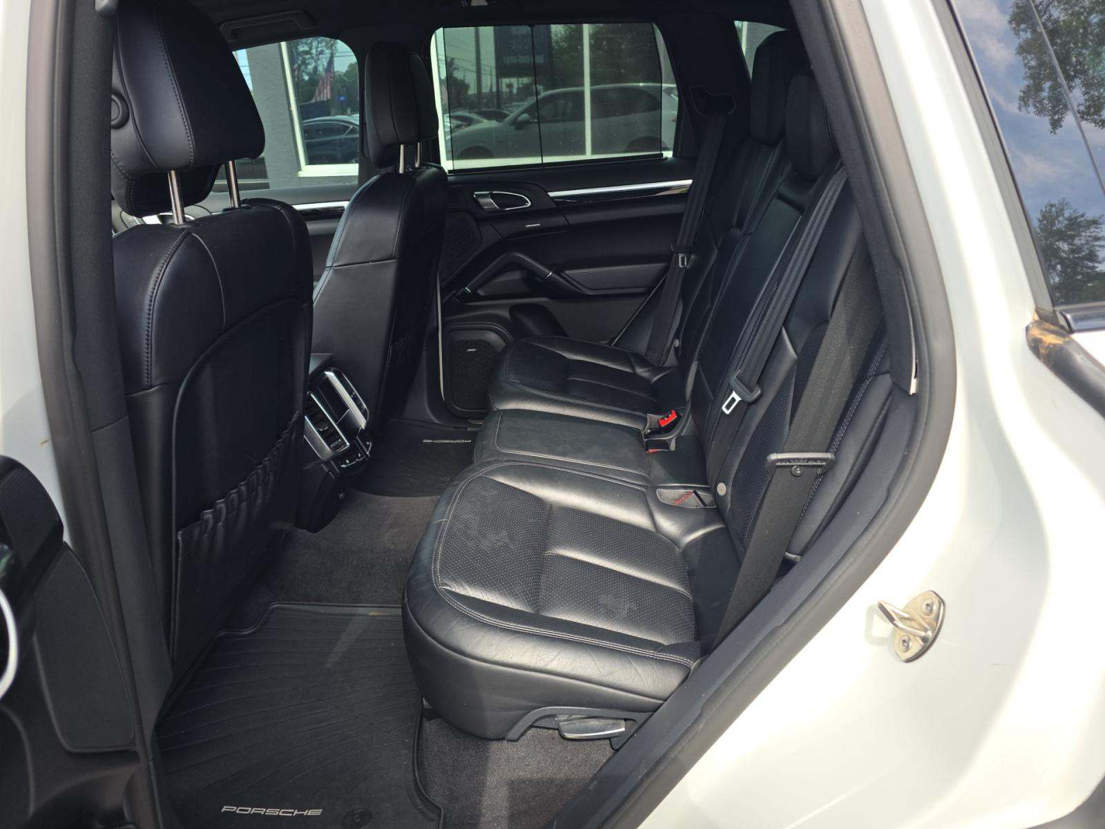 PORSCHE CAYENNE - 9