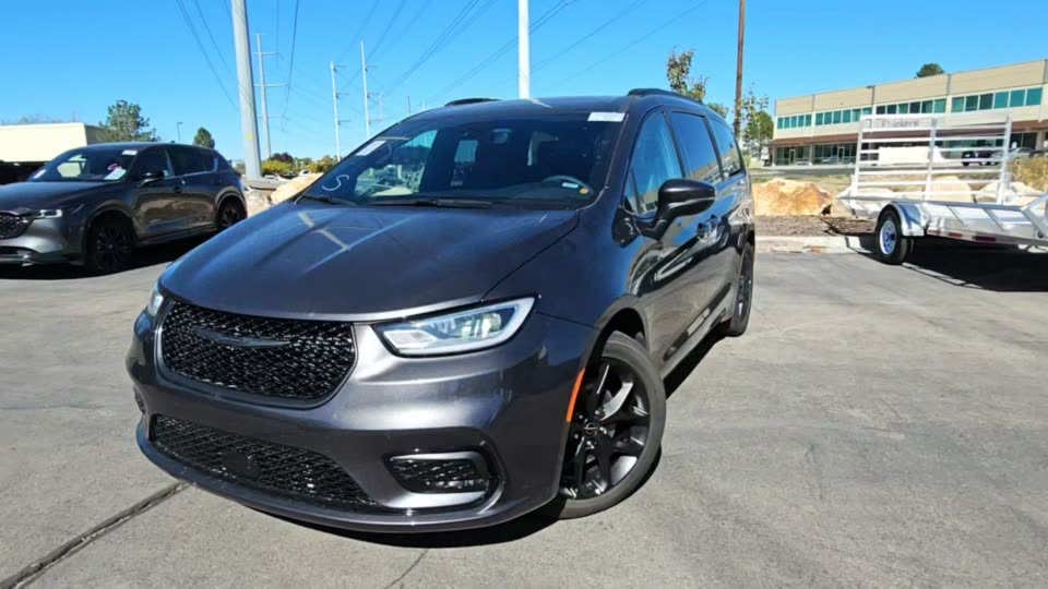 2023 Chrysler Pacifica Touring L 121.6