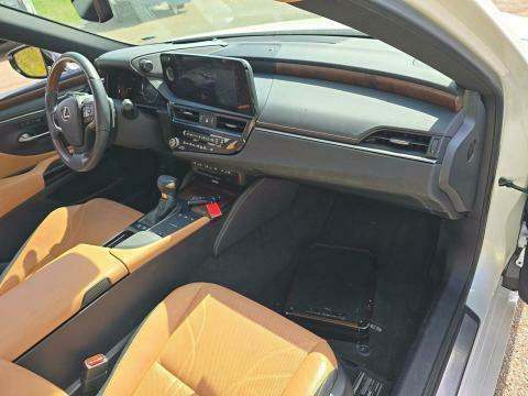 2022 Lexus ES ES 300h Ultra Luxury FWD