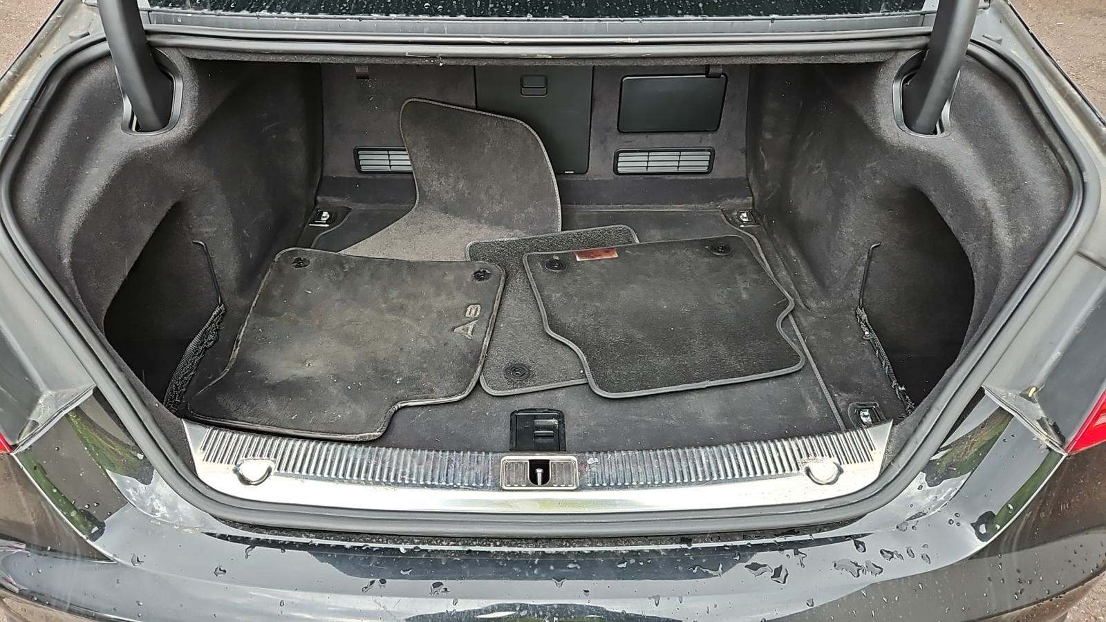 2011 Audi A8 4D SEDAN AWD