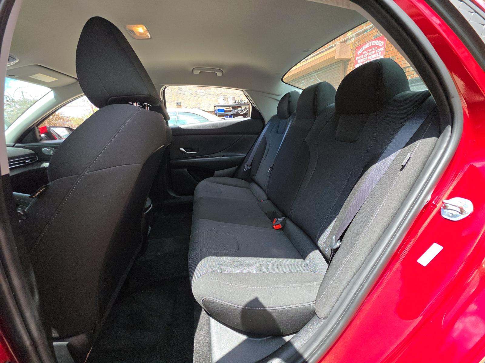 2024 Hyundai Elantra SE FWD