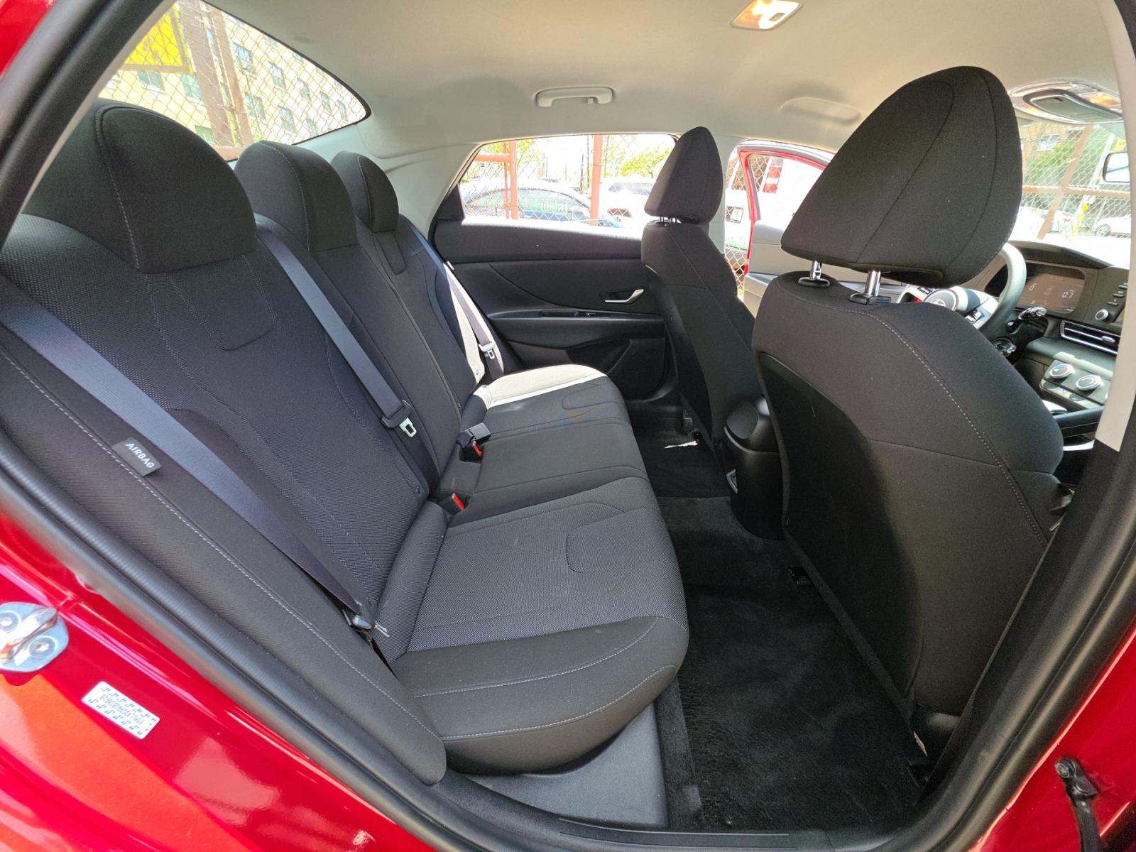 2024 Hyundai Elantra SE FWD