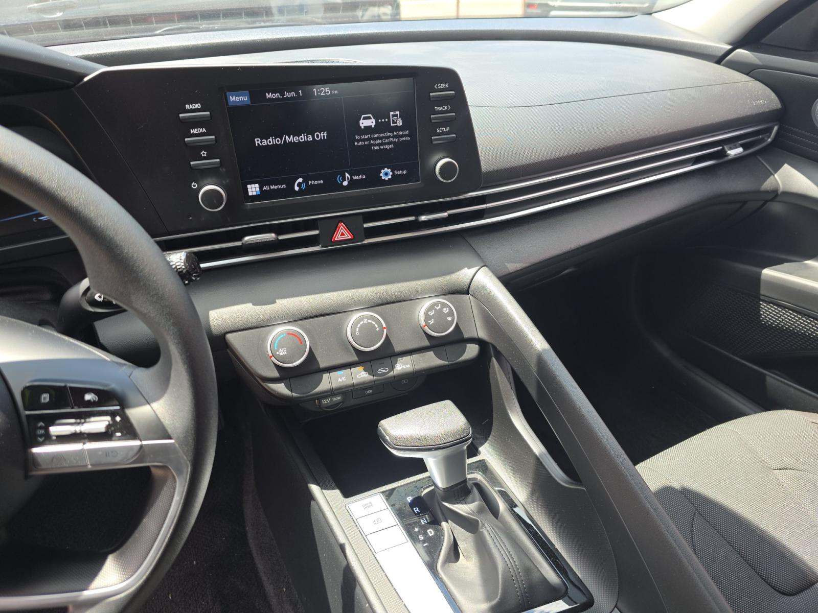 2024 Hyundai Elantra SE FWD