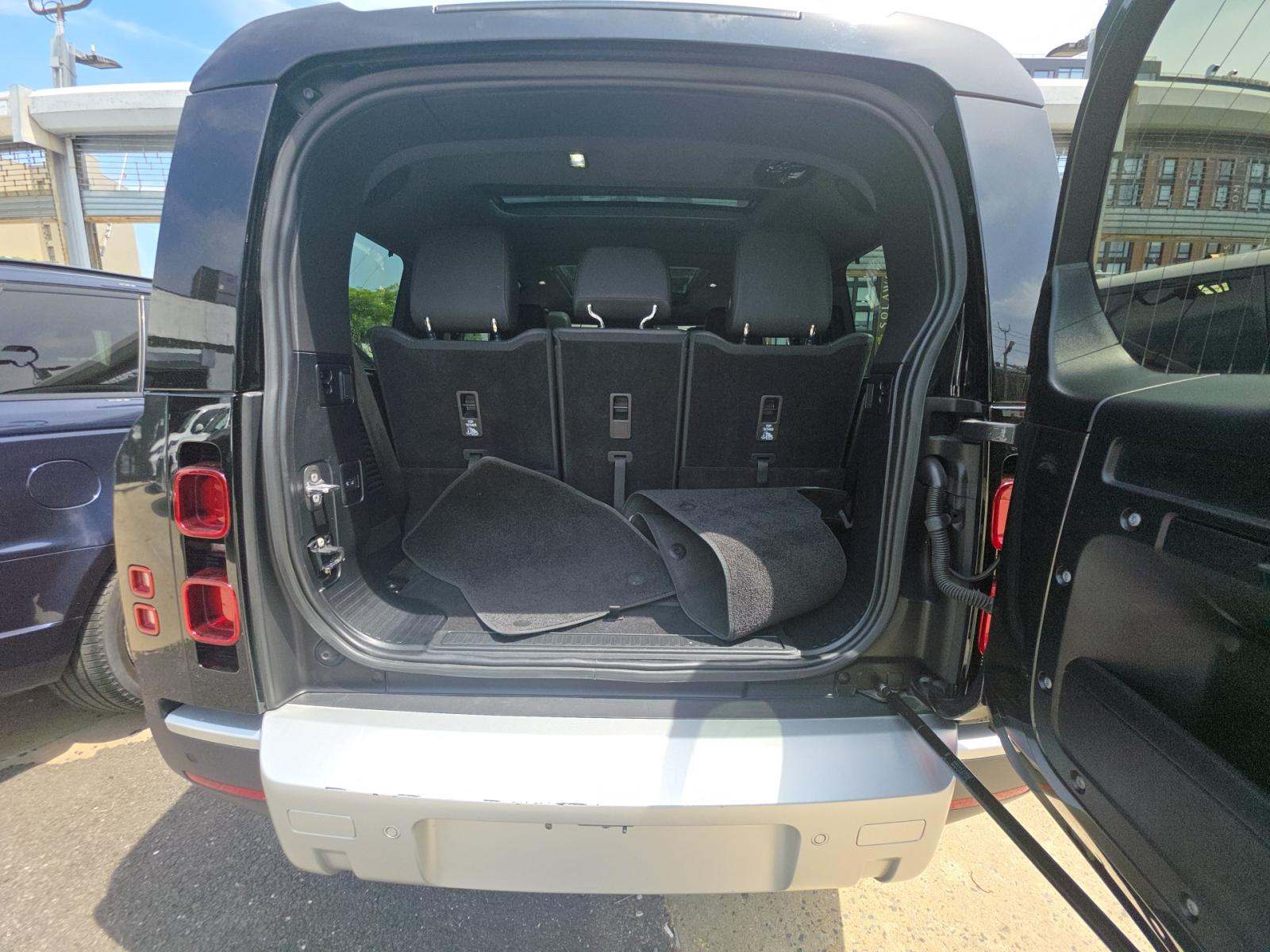 2023 Land Rover Defender 130 SE AWD