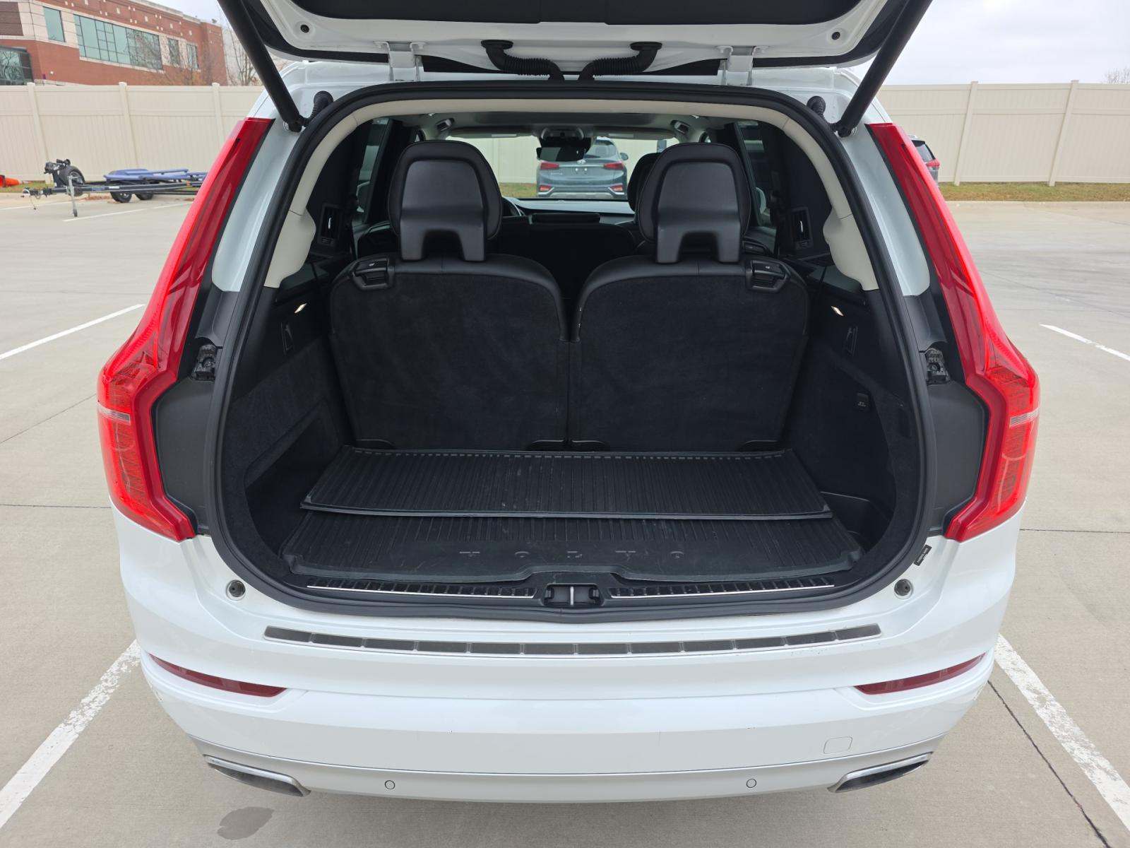 2020 Volvo XC90 T5 Momentum AWD