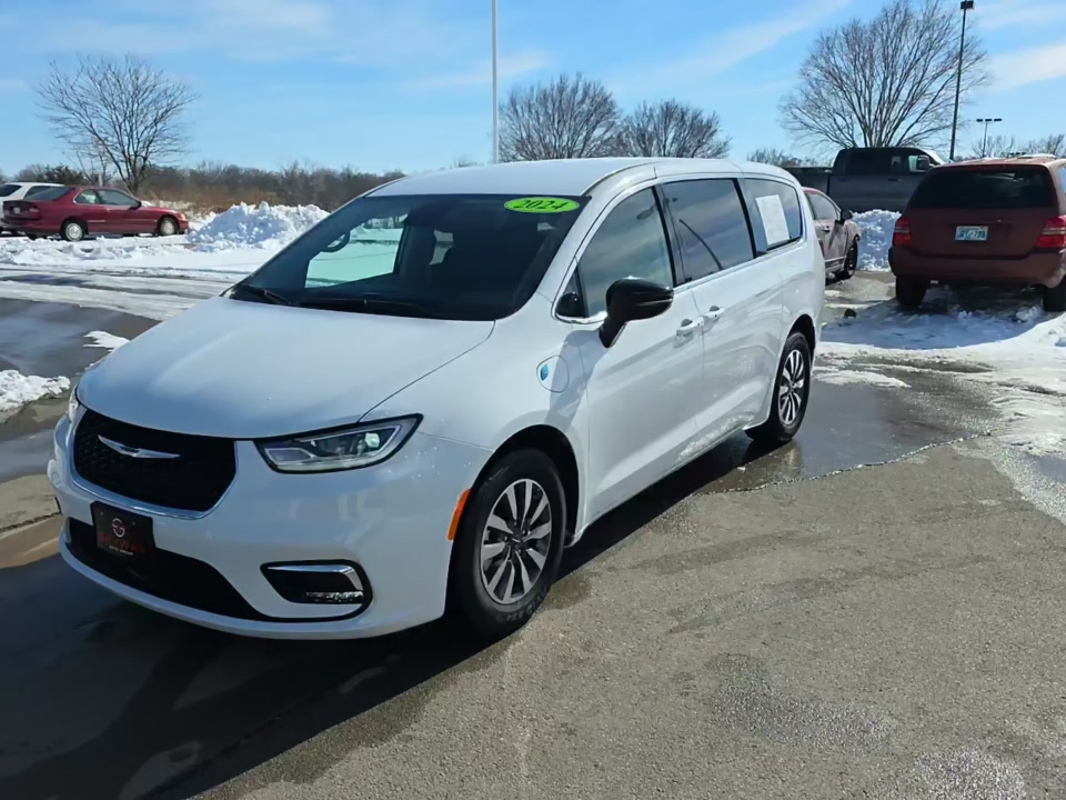 2024 Chrysler Pacifica Hybrid Select FWD