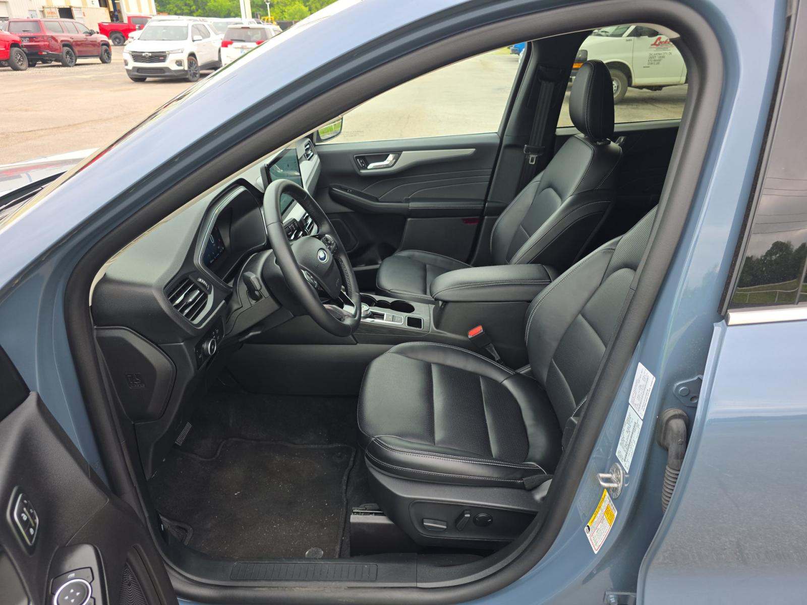 FORD ESCAPE - 2