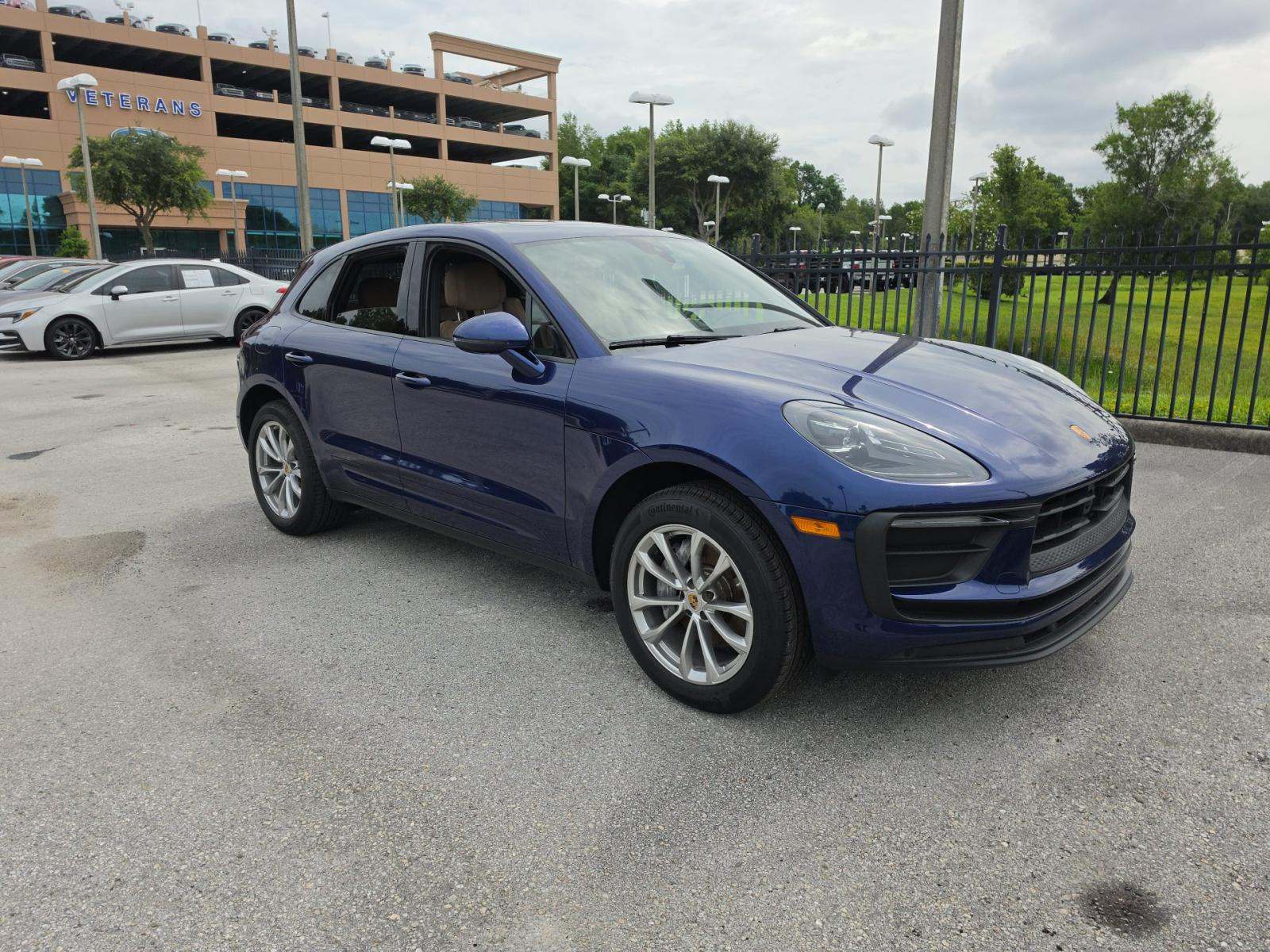 2024 Porsche Macan Base AWD
