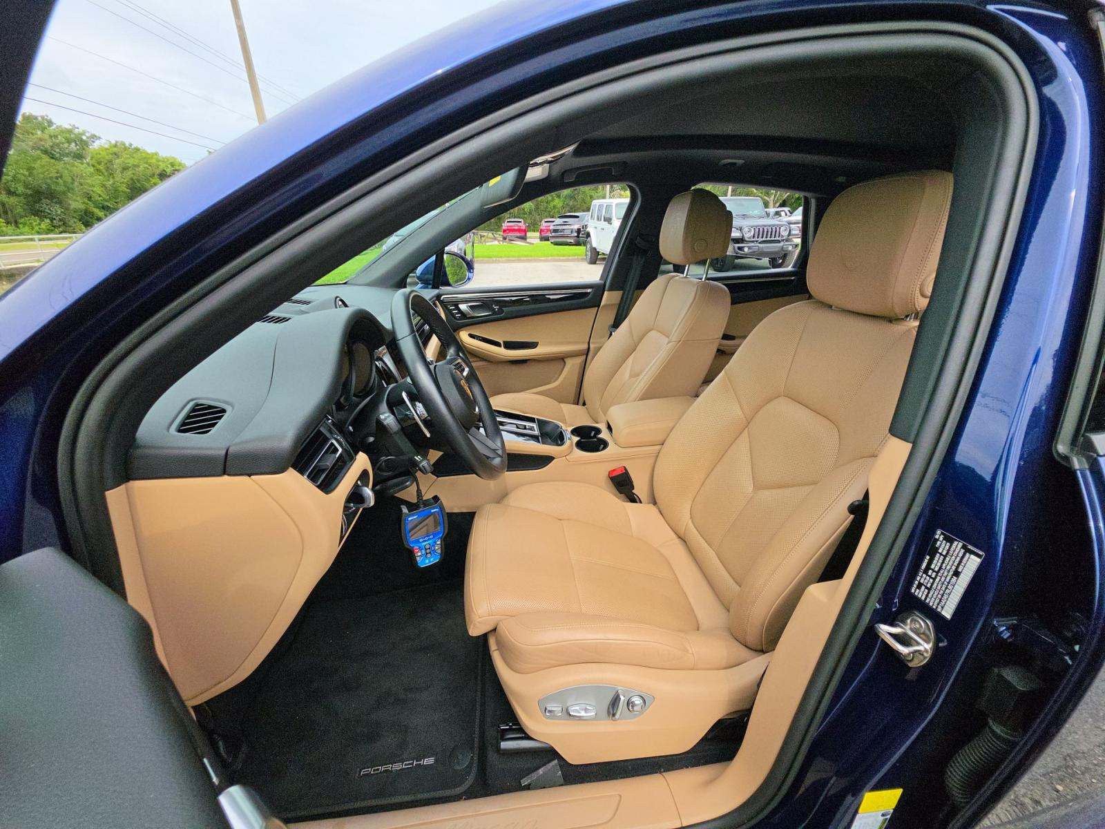 2024 Porsche Macan Base AWD