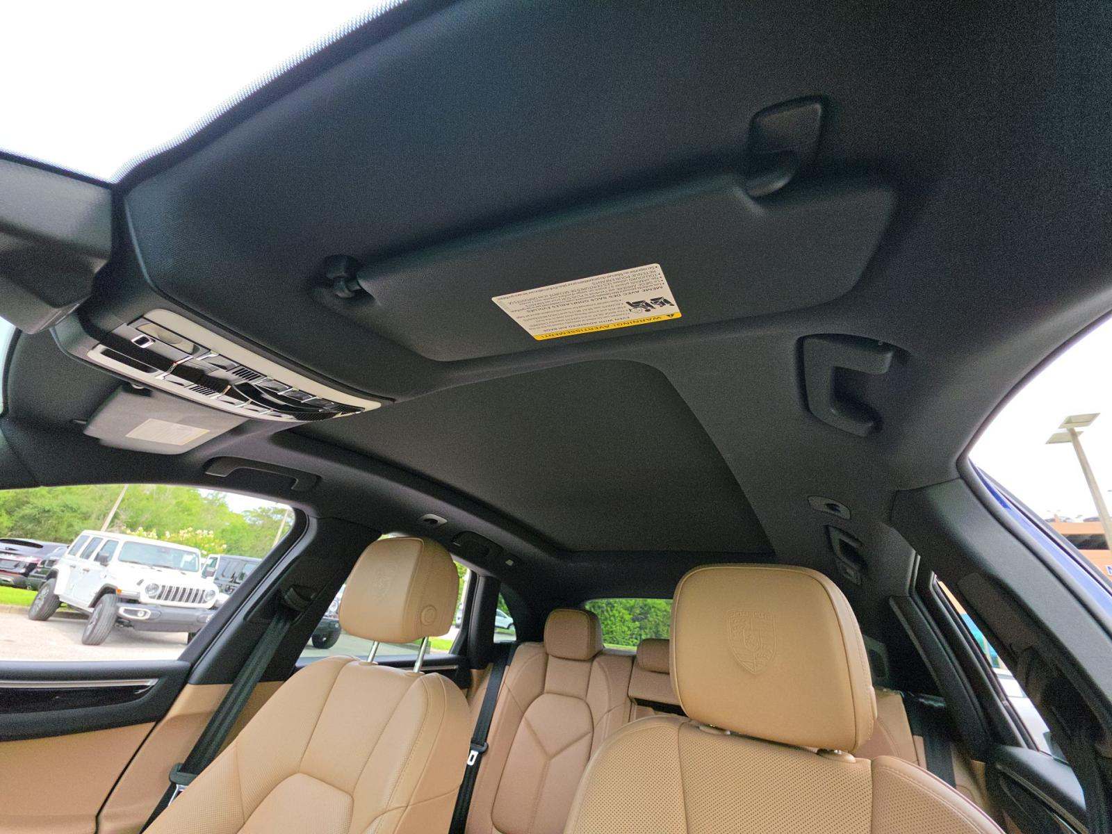 2024 Porsche Macan Base AWD