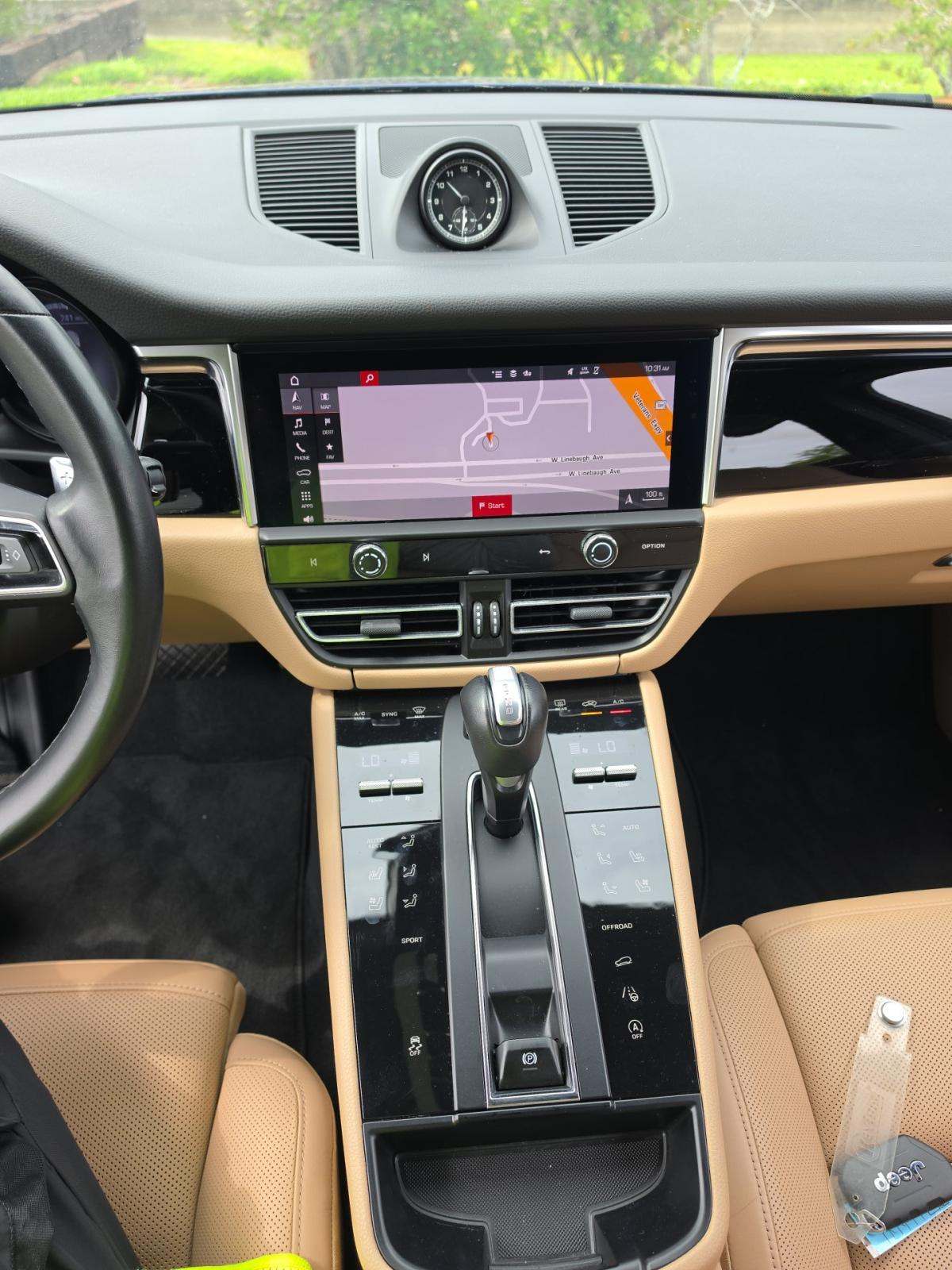 2024 Porsche Macan Base AWD