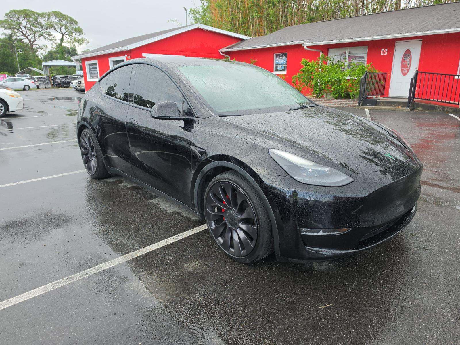 TESLA MODEL Y - 4