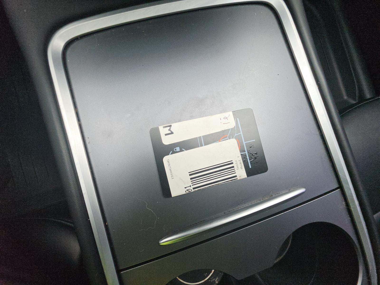 TESLA MODEL Y - 8