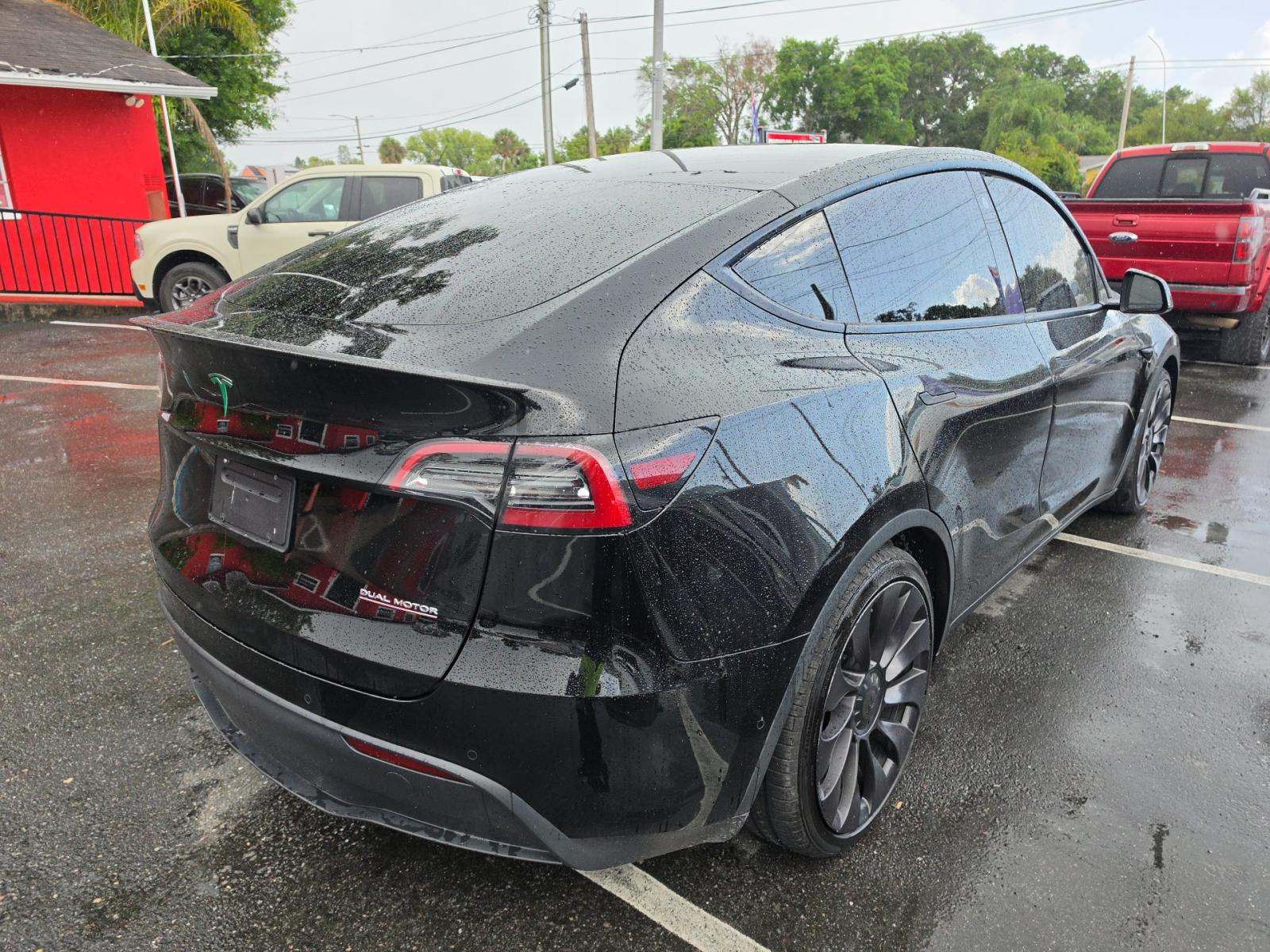 TESLA MODEL Y - 3