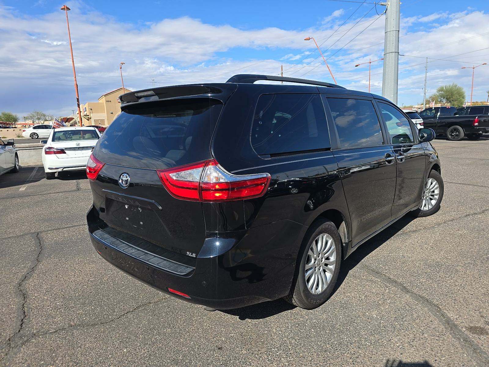 2017 Toyota Sienna XLE FWD