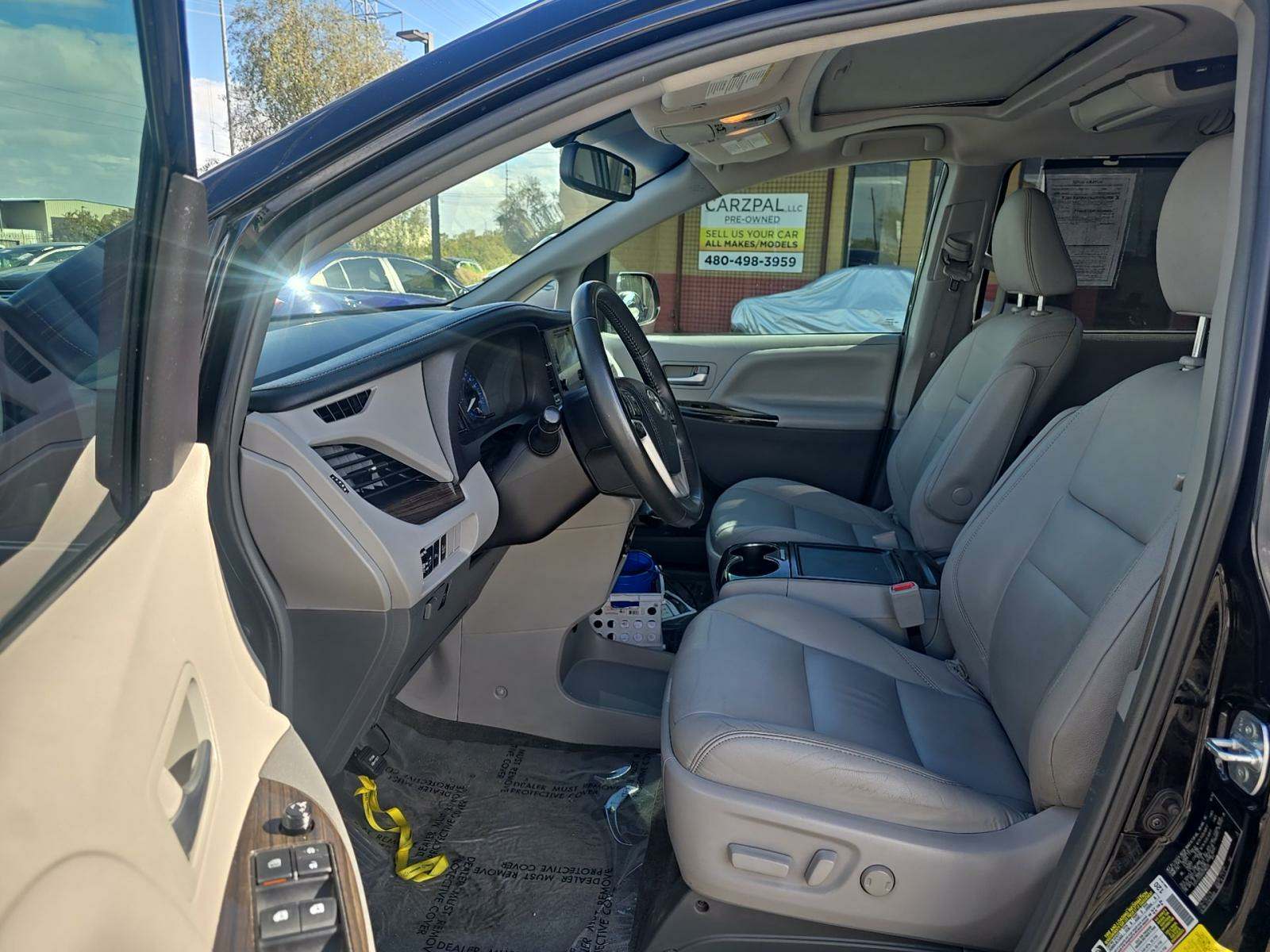 2017 Toyota Sienna XLE FWD