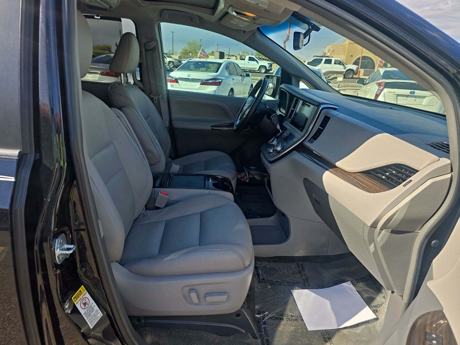 2017 Toyota Sienna XLE FWD