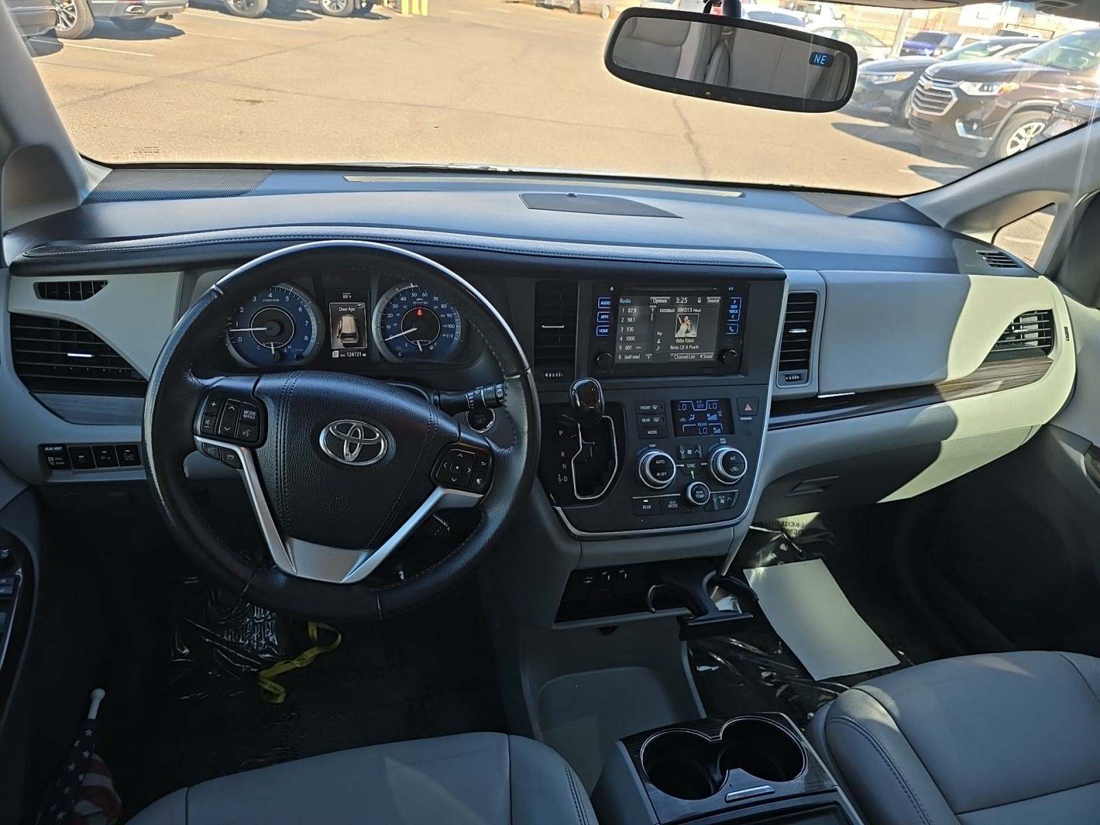 2017 Toyota Sienna XLE FWD