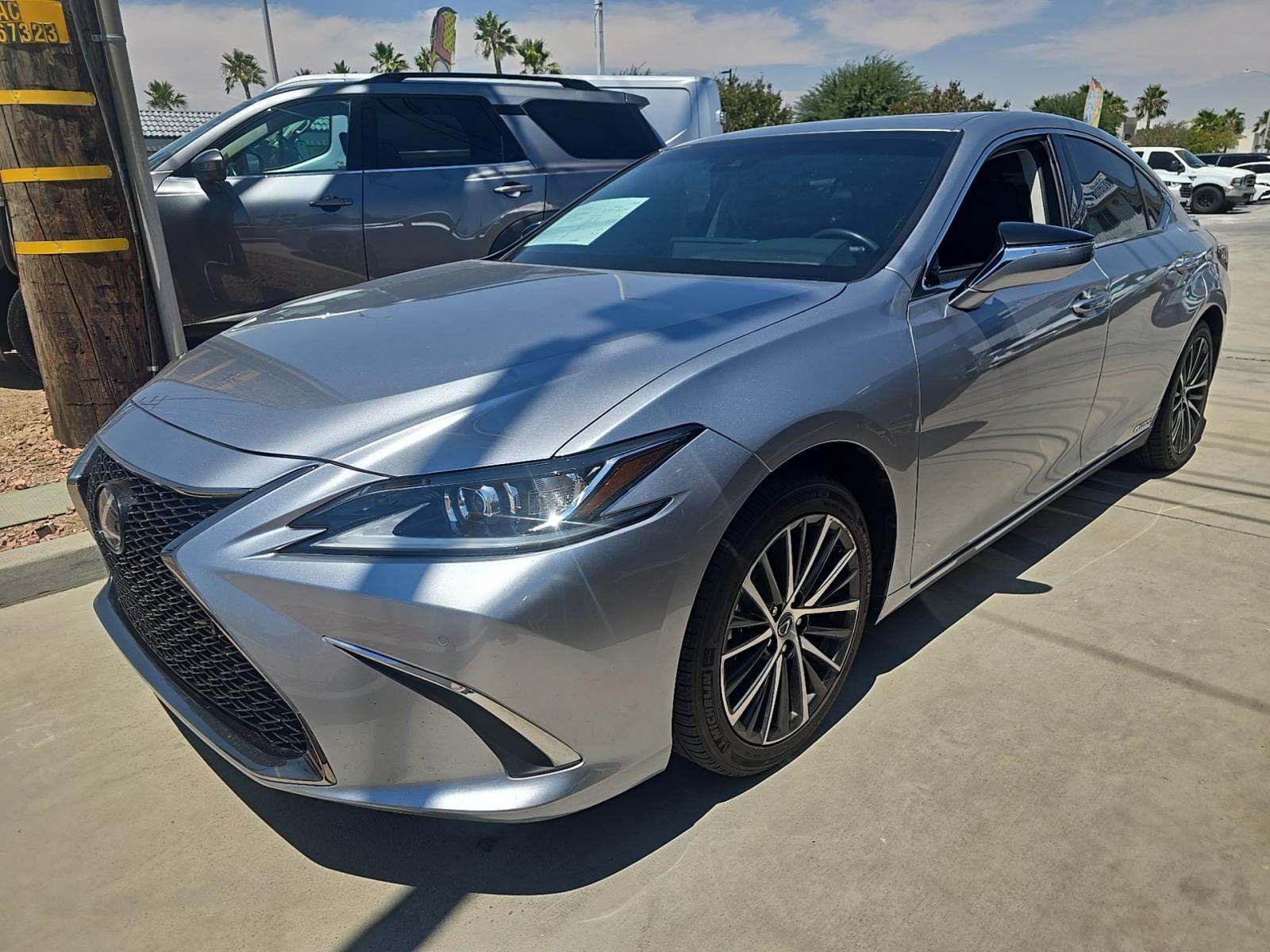 2022 Lexus ES 300h