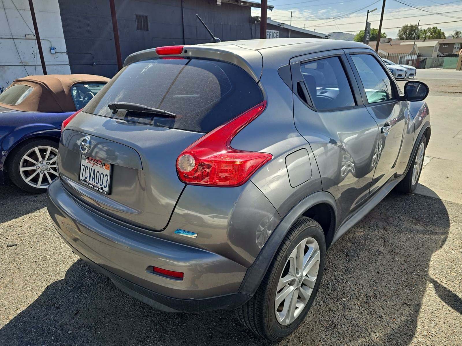 2013 Nissan JUKE S FWD
