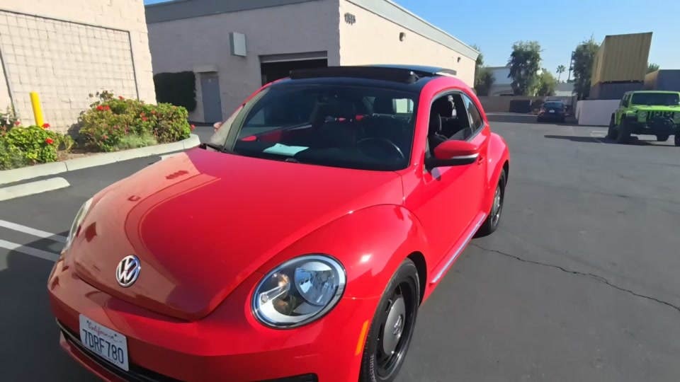 2014 Volkswagen Beetle 2.5L Hatchback w/Sunroof