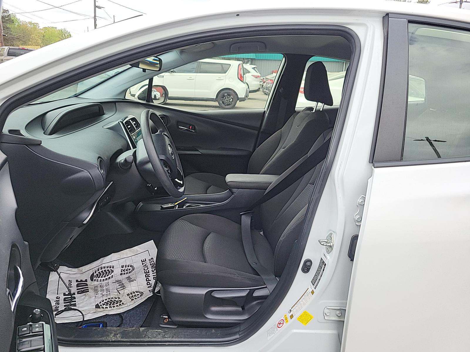 2022 Toyota Prius LE FWD