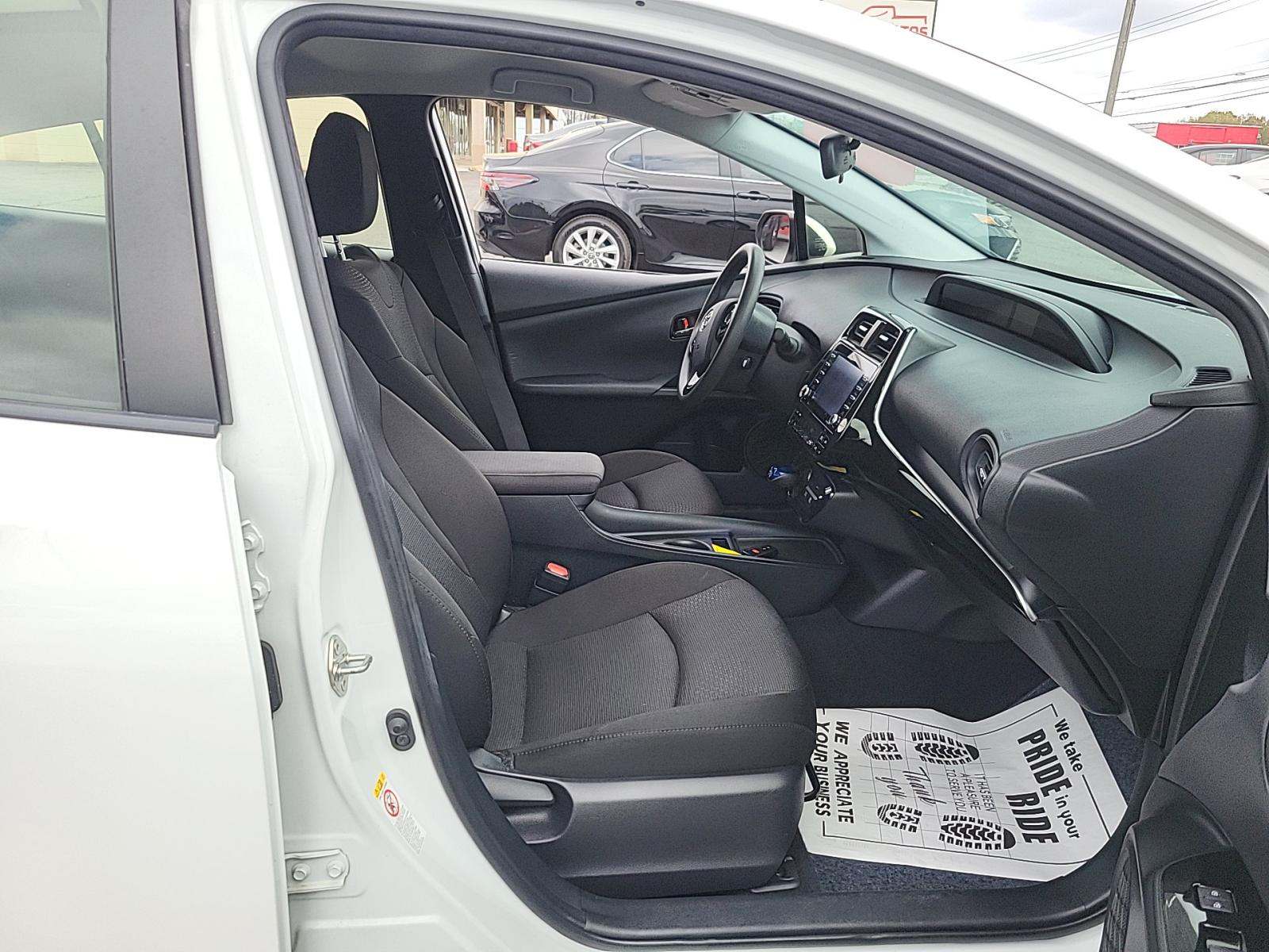 2022 Toyota Prius LE FWD