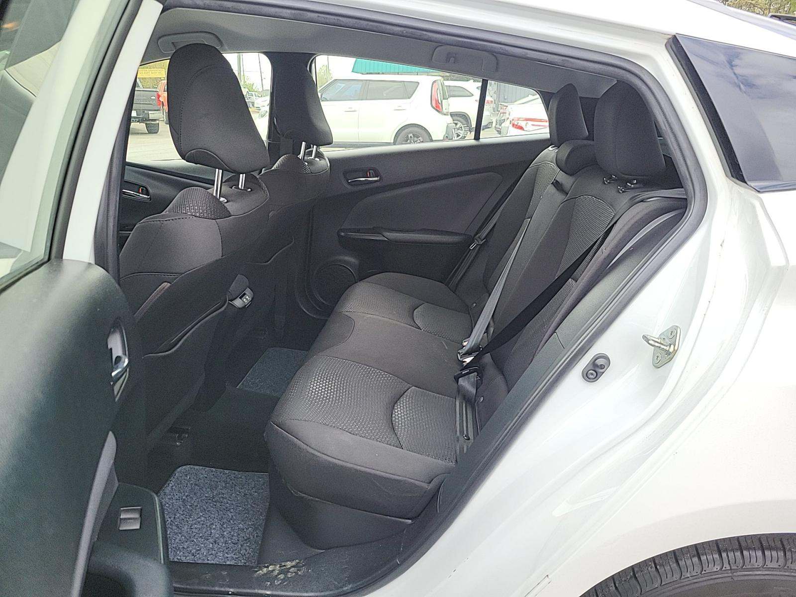 2022 Toyota Prius LE FWD